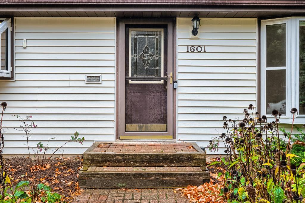 View of Residential at 1601 Blackstone Avenue, Saint Louis Park MN 55416, Saint Louis Park (4 of 28) - Mike Wilen | Minnesota Team Real Estate