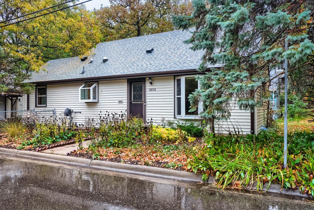 View of Residential at 1601 Blackstone Avenue, Saint Louis Park MN 55416, Saint Louis Park (2 of 28) - Mike Wilen | Minnesota Team Real Estate