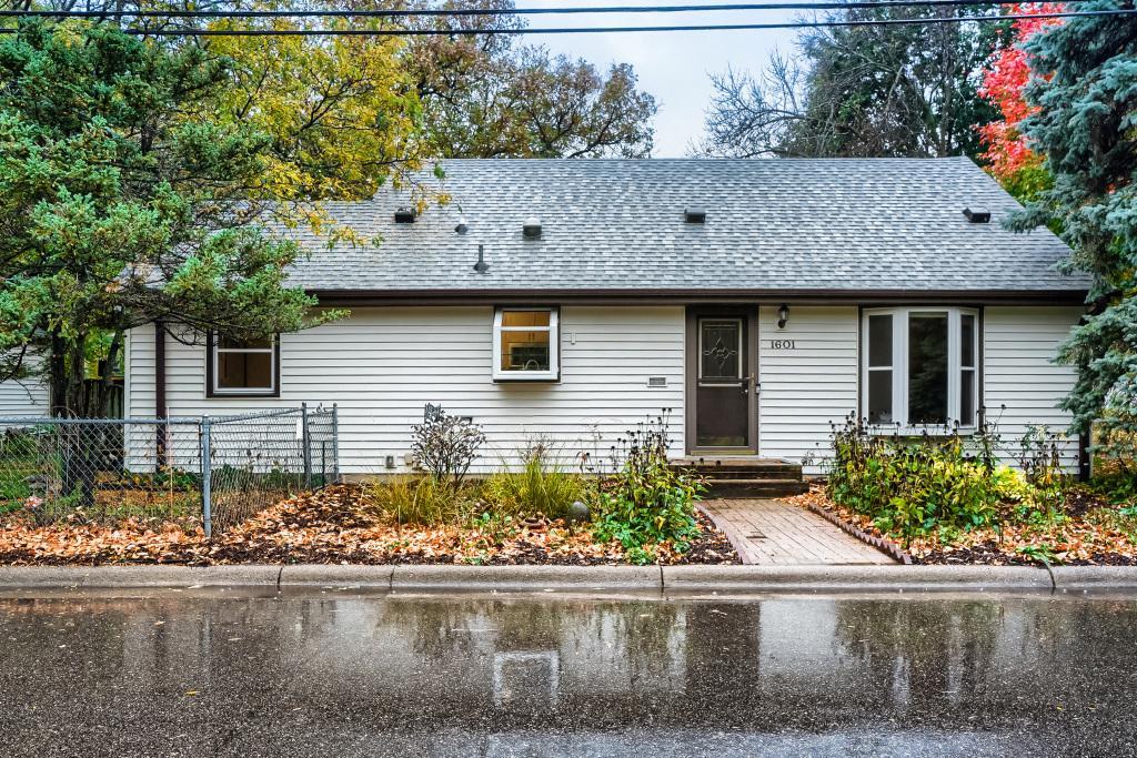 View of Single Family at 1601 Blackstone Avenue, Saint Louis Park - Mike Wilen | Minnesota Team Real Estate
