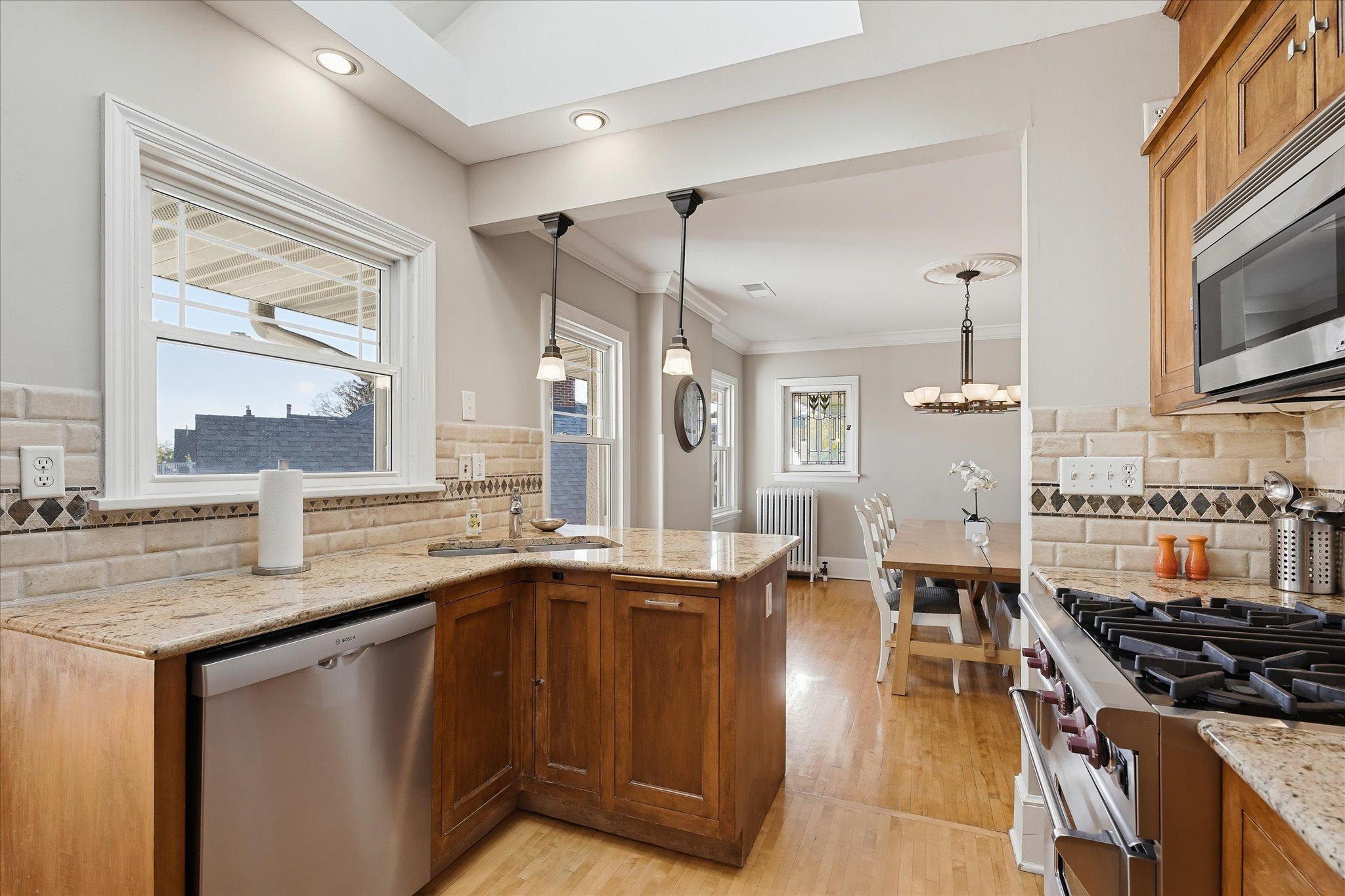 View of Residential Income at 1221 / 1223 Mount Curve Avenue, Minneapolis MN 55403, Minneapolis (46 of 80) - Mike Wilen | Minnesota Team Real Estate