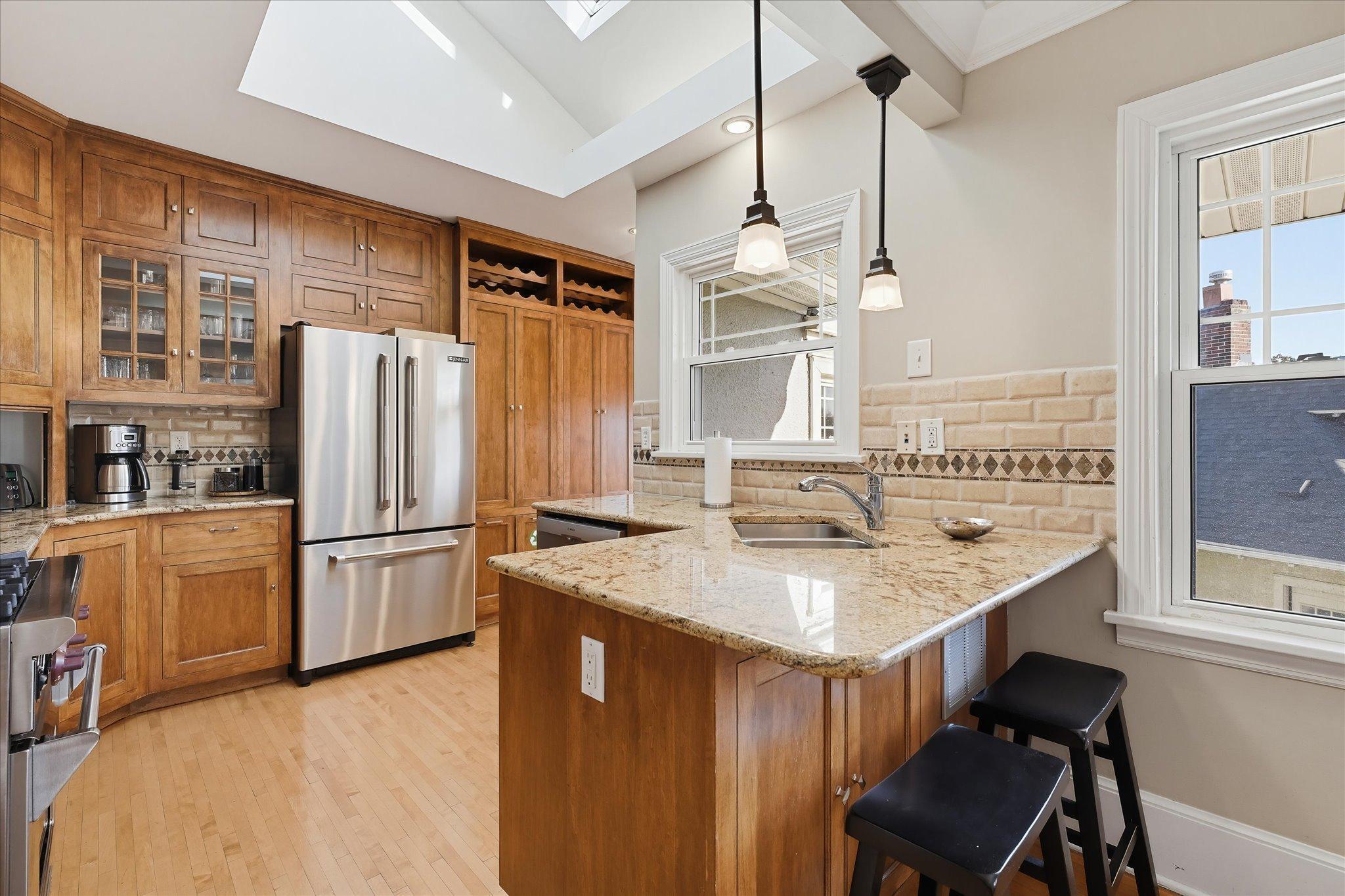 View of Residential Income at 1221 / 1223 Mount Curve Avenue, Minneapolis MN 55403, Minneapolis (41 of 80) - Mike Wilen | Minnesota Team Real Estate