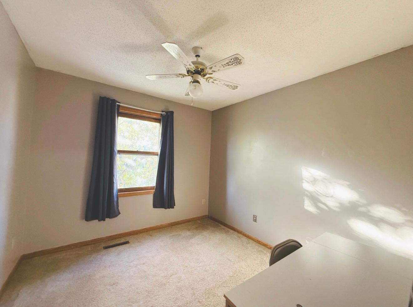 View of Residential at 886 Iroquois Avenue, Saint Paul MN 55119, Saint Paul (13 of 20) - Mike Wilen | Minnesota Team Real Estate