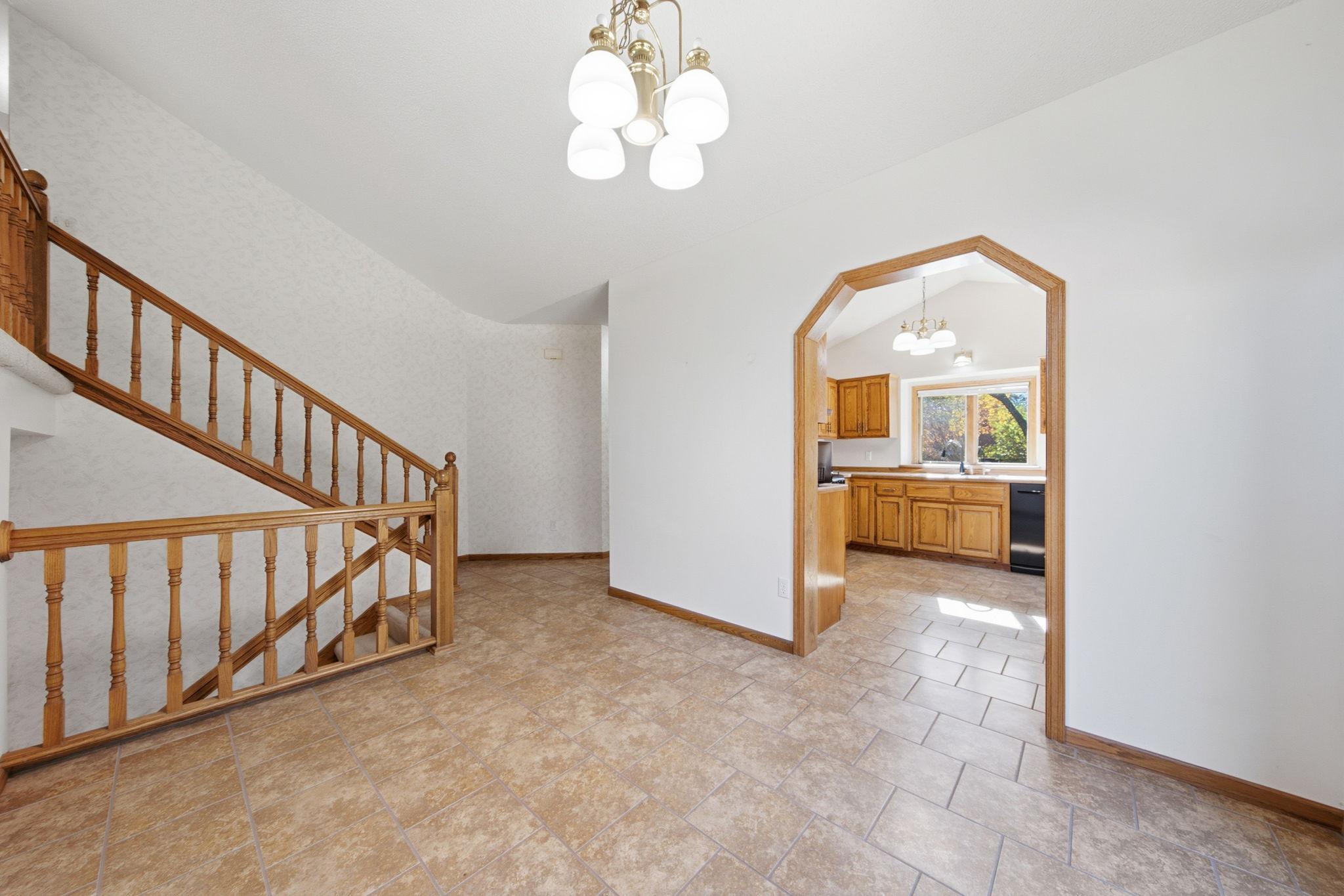 View of Residential at 1716 Slater Lane, Burnsville MN 55337, Burnsville (9 of 36) - Mike Wilen | Minnesota Team Real Estate