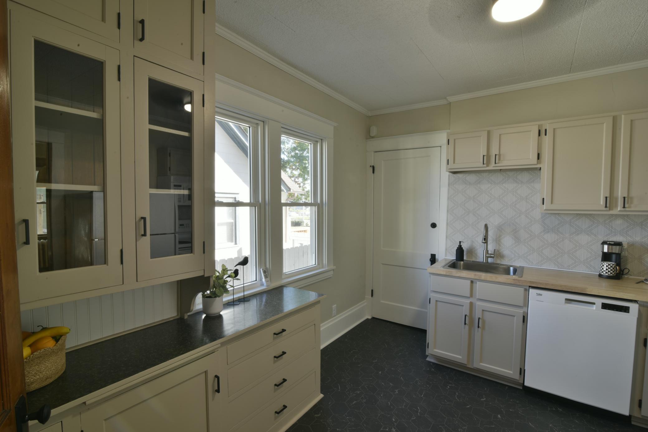 View of Residential Income at 1603 Sherburne Avenue, Saint Paul MN 55104, Saint Paul (17 of 33) - Mike Wilen | Minnesota Team Real Estate