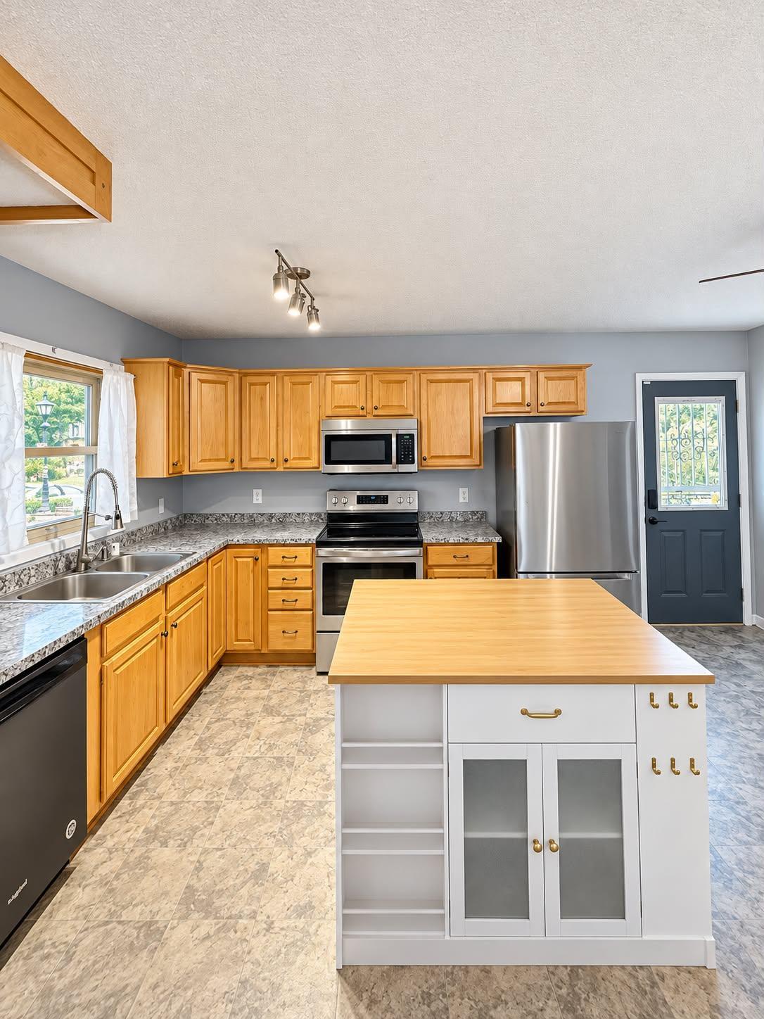 View of Residential at 1659 Case Avenue, Saint Paul MN 55106, Saint Paul (7 of 24) - Mike Wilen | Minnesota Team Real Estate