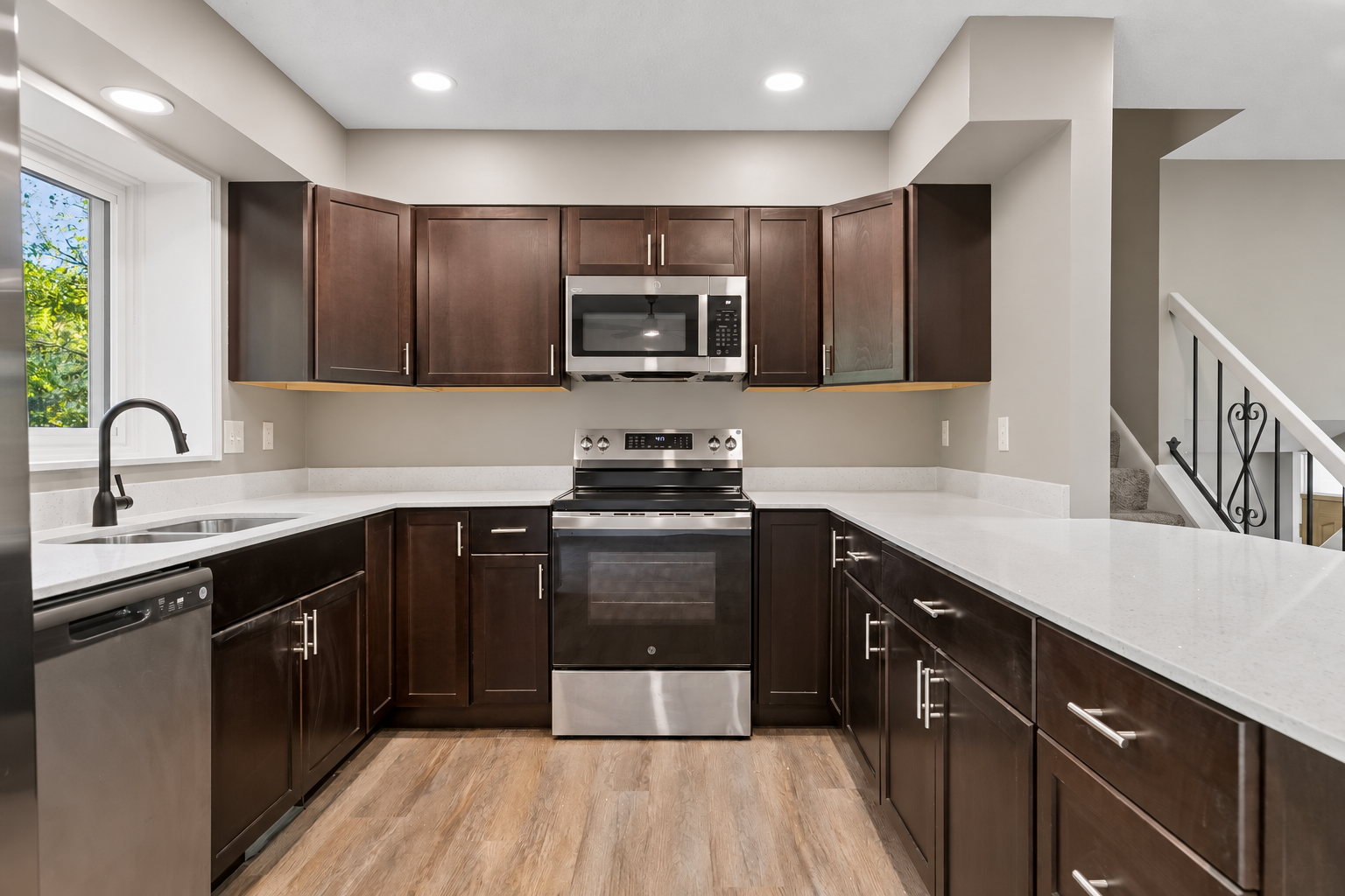 View of Residential at 830 Winthrop Street, Saint Paul MN 55119, Saint Paul (7 of 28) - Mike Wilen | Minnesota Team Real Estate