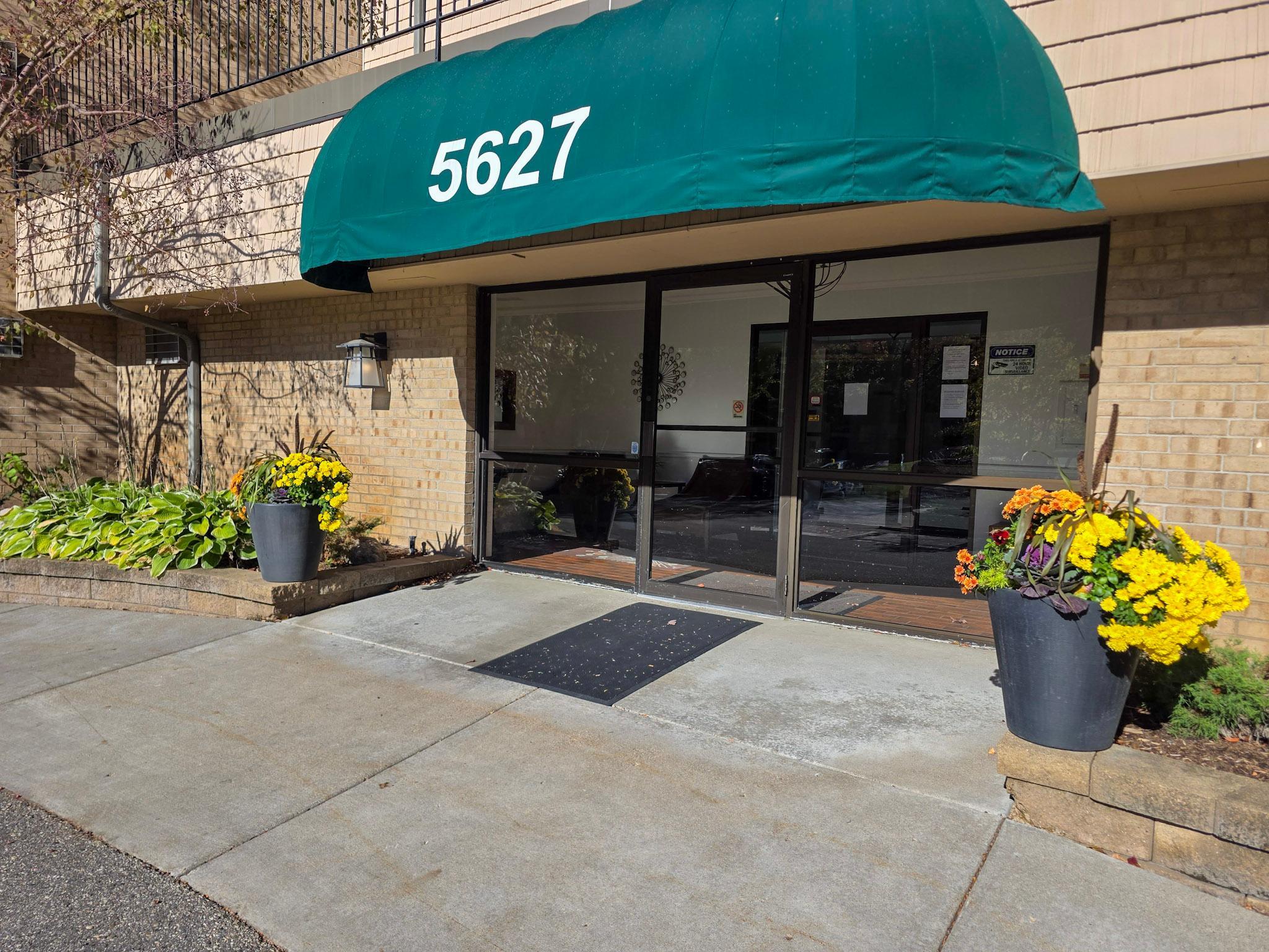 View of Residential at 5627 Green Circle Drive #121, Minnetonka MN 55343, Minnetonka (20 of 23) - Mike Wilen | Minnesota Team Real Estate