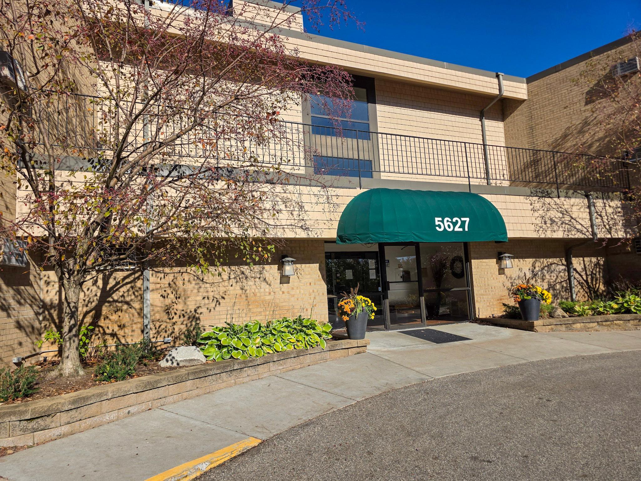 View of Residential at 5627 Green Circle Drive #121, Minnetonka MN 55343, Minnetonka (17 of 23) - Mike Wilen | Minnesota Team Real Estate