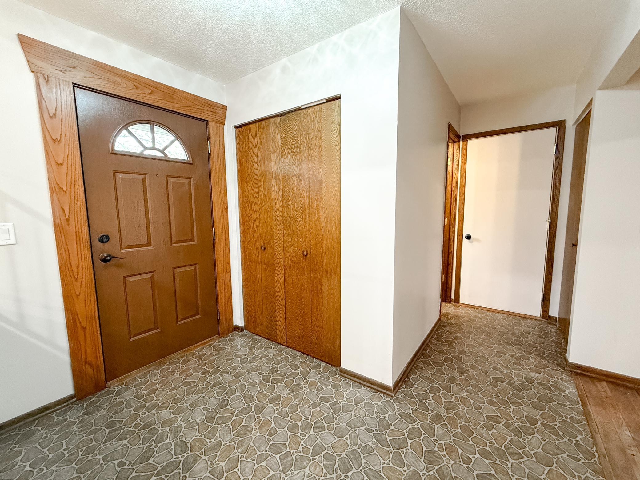 View of Residential at 1081 Cedarwood Drive, Woodbury MN 55125, Woodbury (18 of 38) - Mike Wilen | Minnesota Team Real Estate