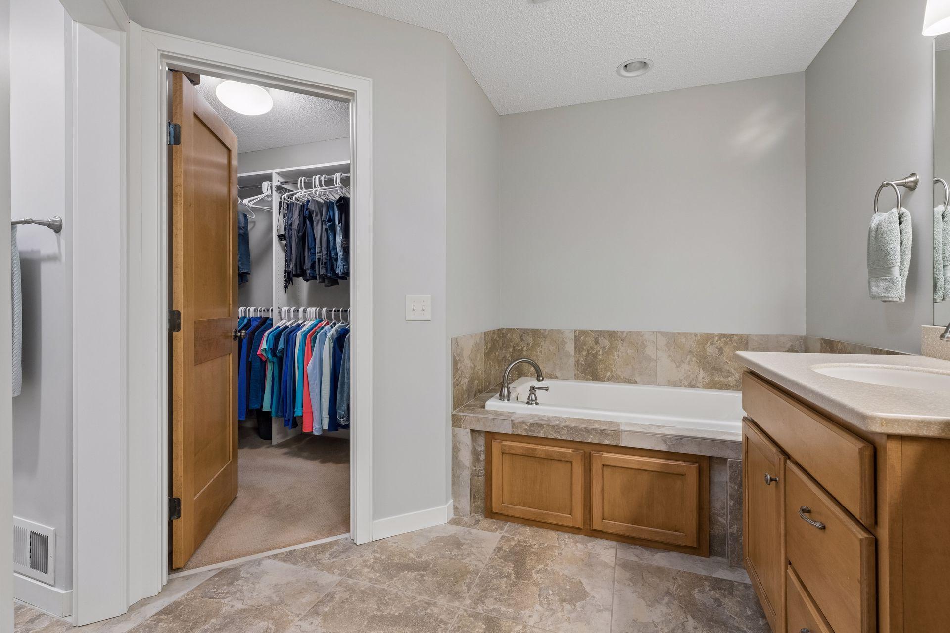 View of Residential at 7077 Waterstone Lane, Woodbury MN 55125, Woodbury (33 of 67) - Mike Wilen | Minnesota Team Real Estate