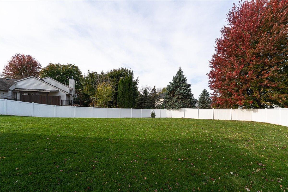 View of Residential at 565 Coventry Parkway, Eagan MN 55123, Eagan (38 of 55) - Mike Wilen | Minnesota Team Real Estate