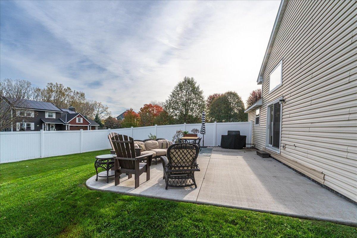 View of Residential at 565 Coventry Parkway, Eagan MN 55123, Eagan (36 of 55) - Mike Wilen | Minnesota Team Real Estate
