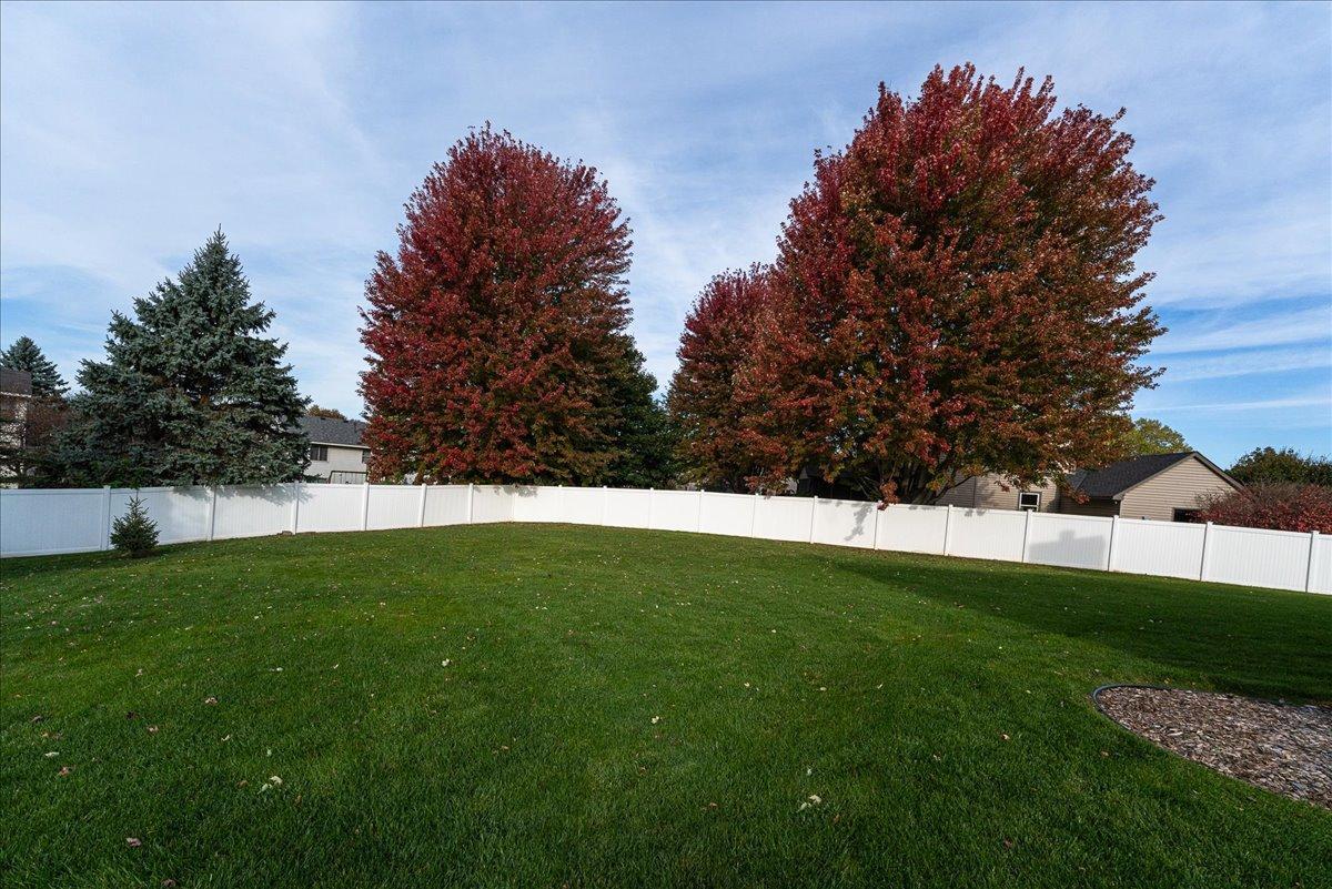 View of Residential at 565 Coventry Parkway, Eagan MN 55123, Eagan (42 of 55) - Mike Wilen | Minnesota Team Real Estate