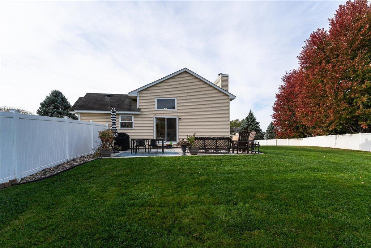 View of Residential at 565 Coventry Parkway, Eagan MN 55123, Eagan (41 of 55) - Mike Wilen | Minnesota Team Real Estate