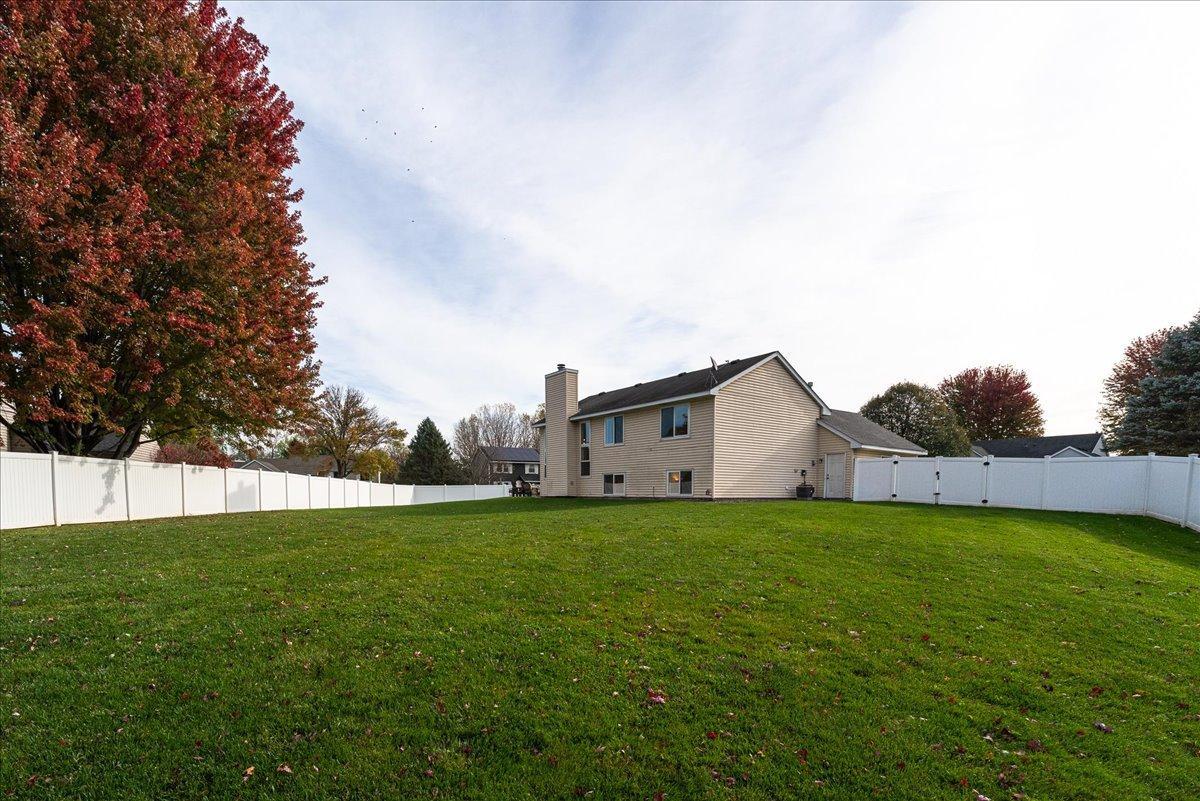 View of Residential at 565 Coventry Parkway, Eagan MN 55123, Eagan (40 of 55) - Mike Wilen | Minnesota Team Real Estate