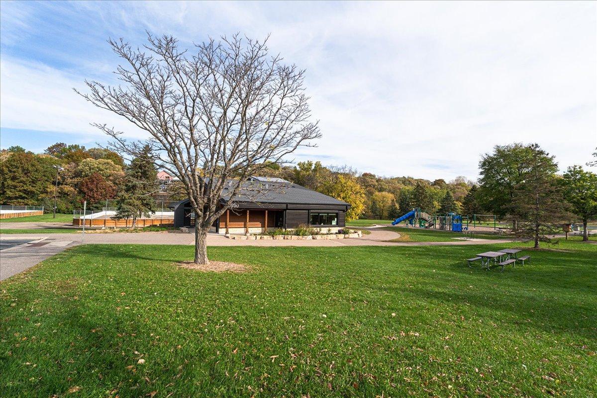 View of Residential at 565 Coventry Parkway, Eagan MN 55123, Eagan (49 of 55) - Mike Wilen | Minnesota Team Real Estate