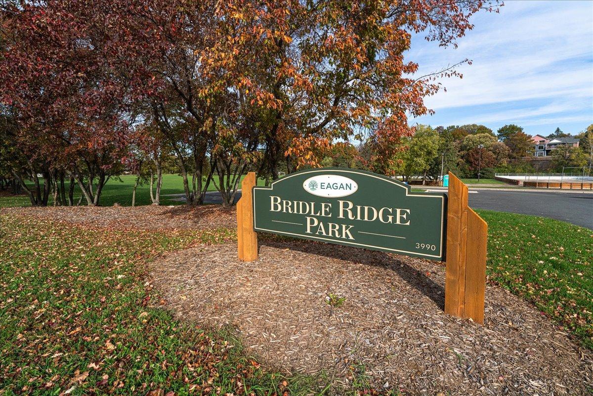 View of Residential at 565 Coventry Parkway, Eagan MN 55123, Eagan (48 of 55) - Mike Wilen | Minnesota Team Real Estate