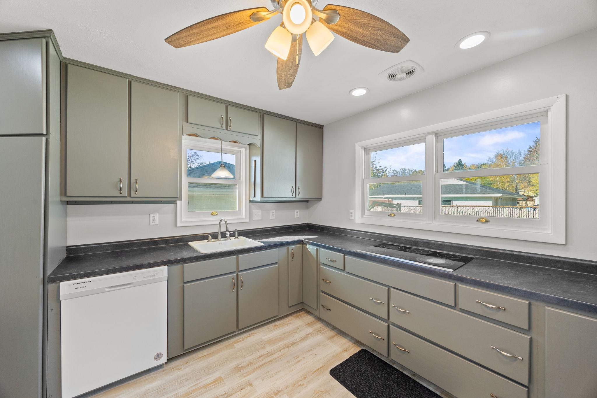 View of Residential at 2735 Chippewa Avenue, North Saint Paul MN 55109, North Saint Paul (16 of 31) - Mike Wilen | Minnesota Team Real Estate