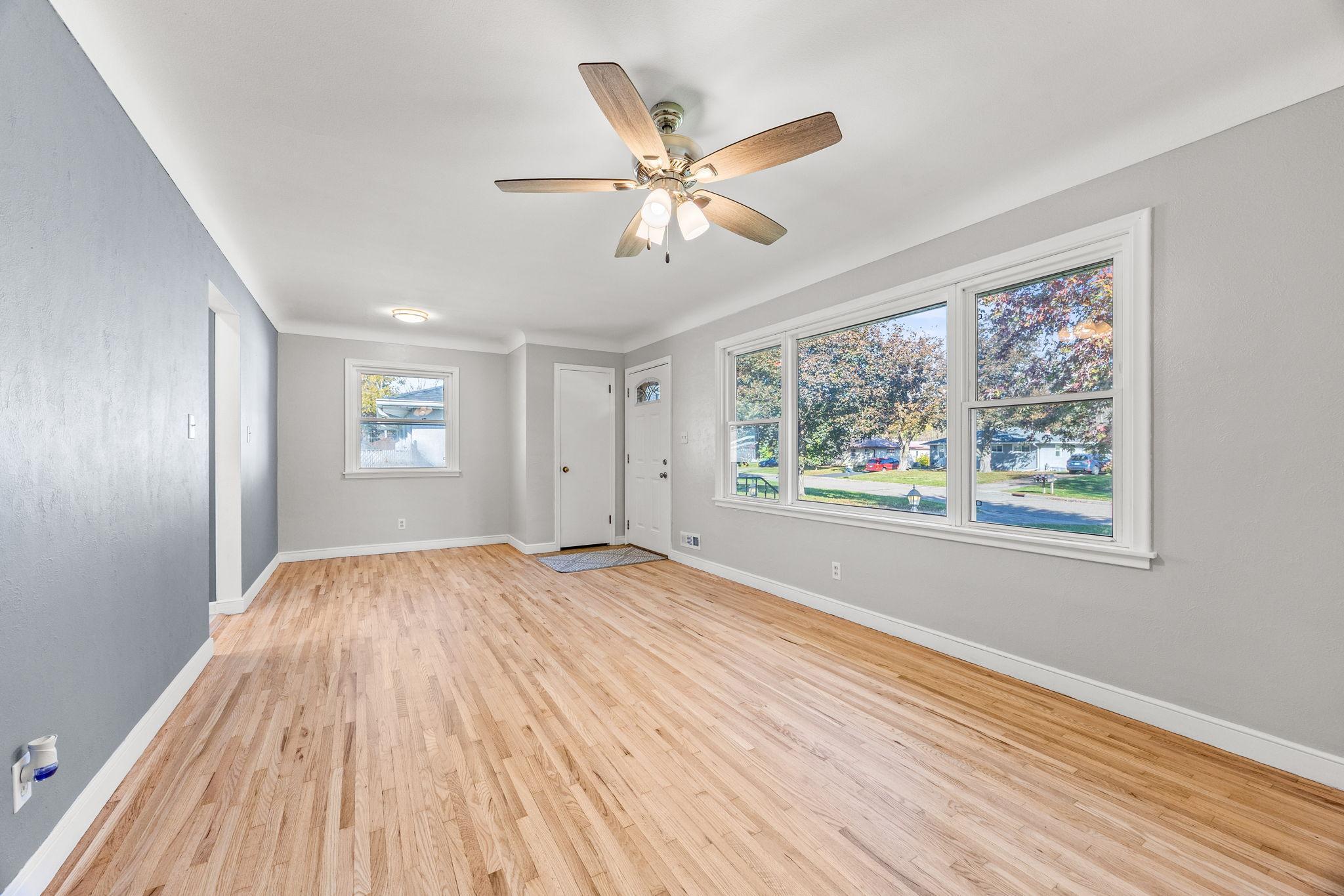 View of Residential at 2735 Chippewa Avenue, North Saint Paul MN 55109, North Saint Paul (14 of 31) - Mike Wilen | Minnesota Team Real Estate