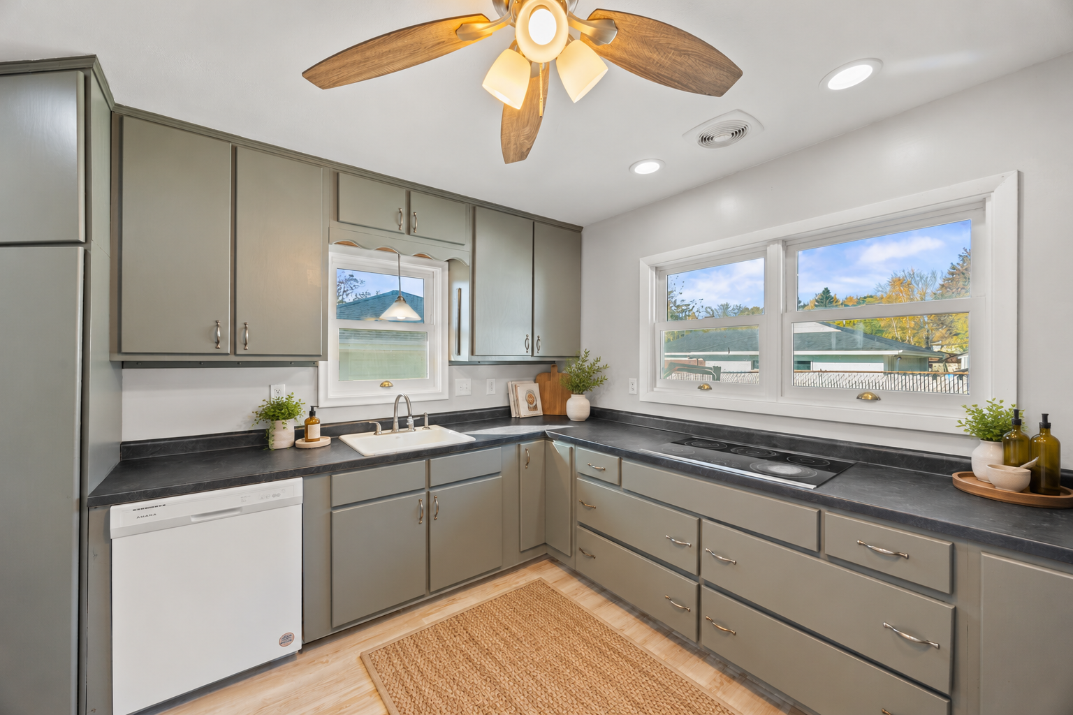 View of Residential at 2735 Chippewa Avenue, North Saint Paul MN 55109, North Saint Paul (10 of 31) - Mike Wilen | Minnesota Team Real Estate