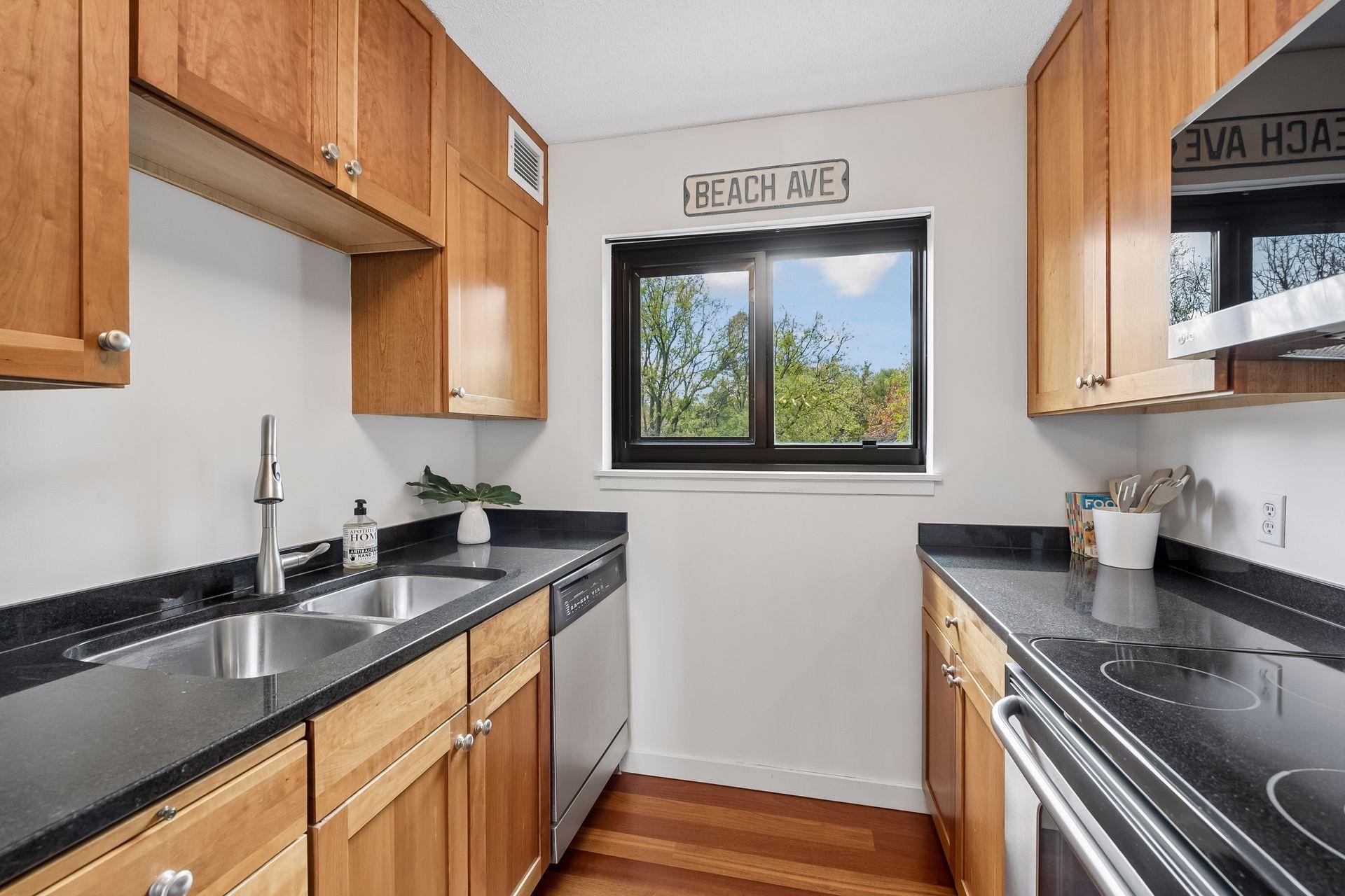 View of Residential at 3131 Excelsior Boulevard #408, Minneapolis MN 55416, Minneapolis (7 of 28) - Mike Wilen | Minnesota Team Real Estate