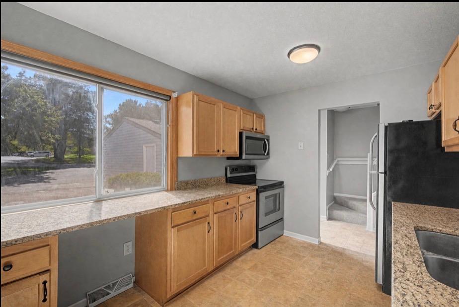 View of Residential at 2281 Pond Avenue, Maplewood MN 55119, Maplewood (5 of 18) - Mike Wilen | Minnesota Team Real Estate