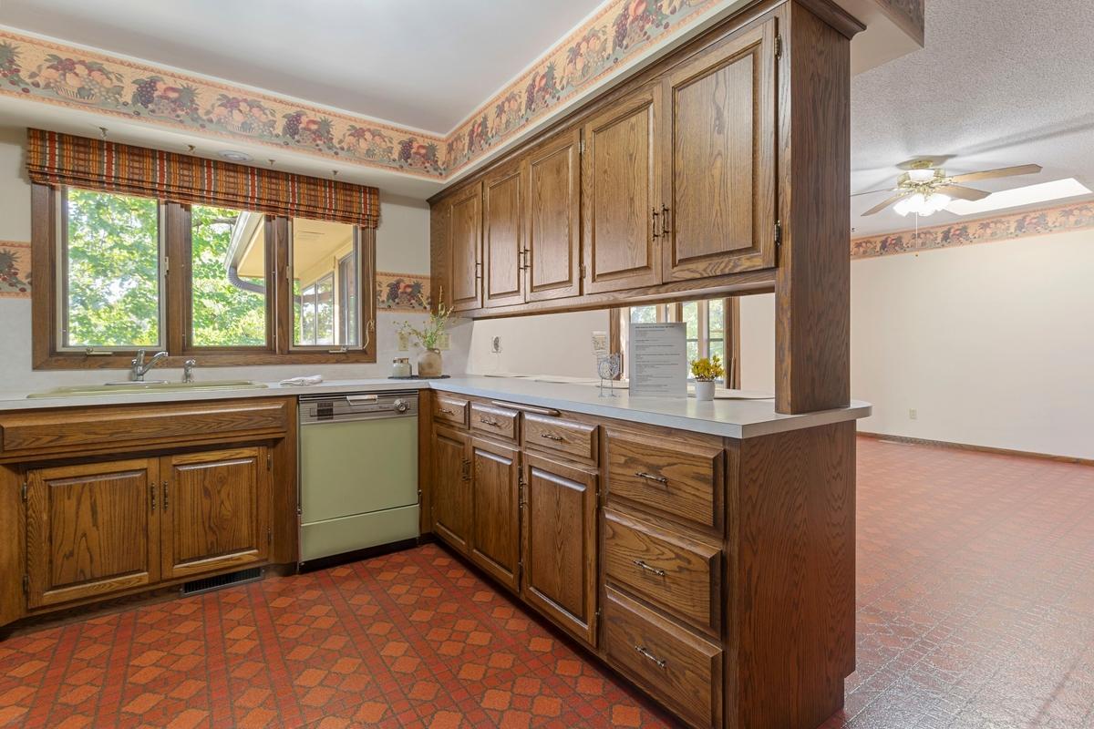 View of Residential at 4649 Hillsboro Avenue, New Hope MN 55428, New Hope (12 of 28) - Mike Wilen | Minnesota Team Real Estate