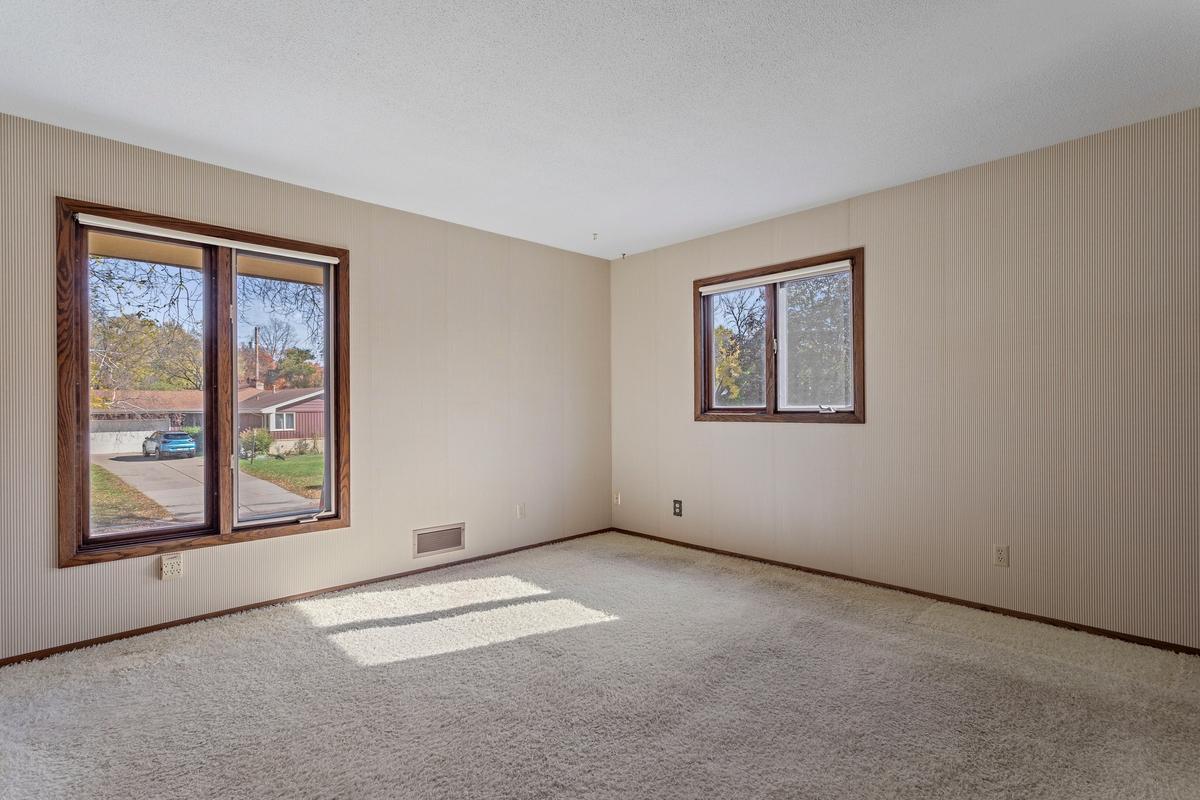 View of Residential at 4649 Hillsboro Avenue, New Hope MN 55428, New Hope (17 of 28) - Mike Wilen | Minnesota Team Real Estate