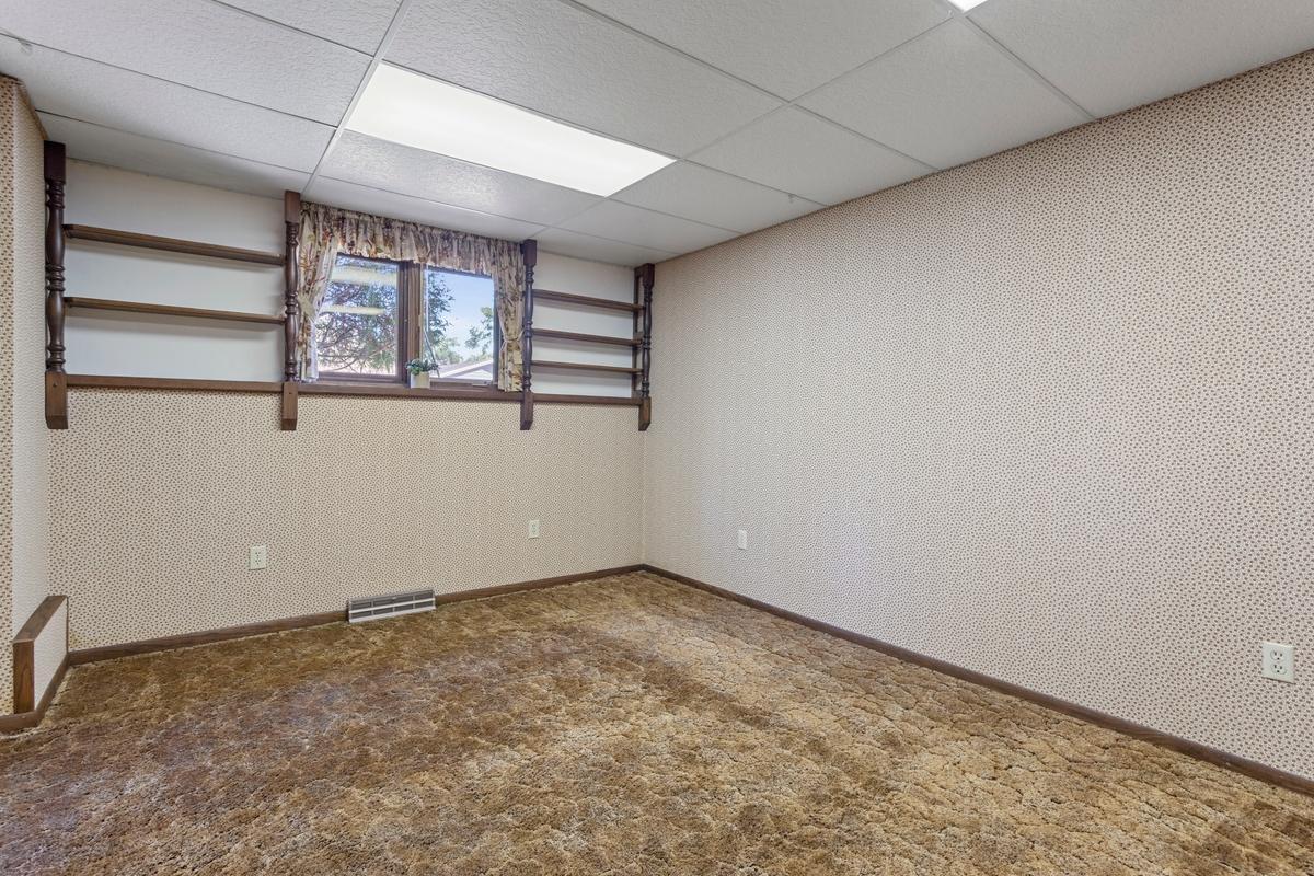 View of Residential at 4649 Hillsboro Avenue, New Hope MN 55428, New Hope (23 of 28) - Mike Wilen | Minnesota Team Real Estate