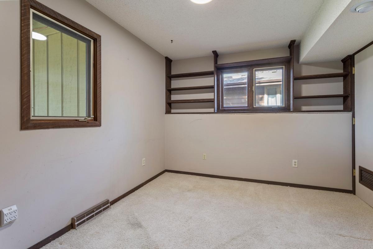 View of Residential at 4649 Hillsboro Avenue, New Hope MN 55428, New Hope (21 of 28) - Mike Wilen | Minnesota Team Real Estate