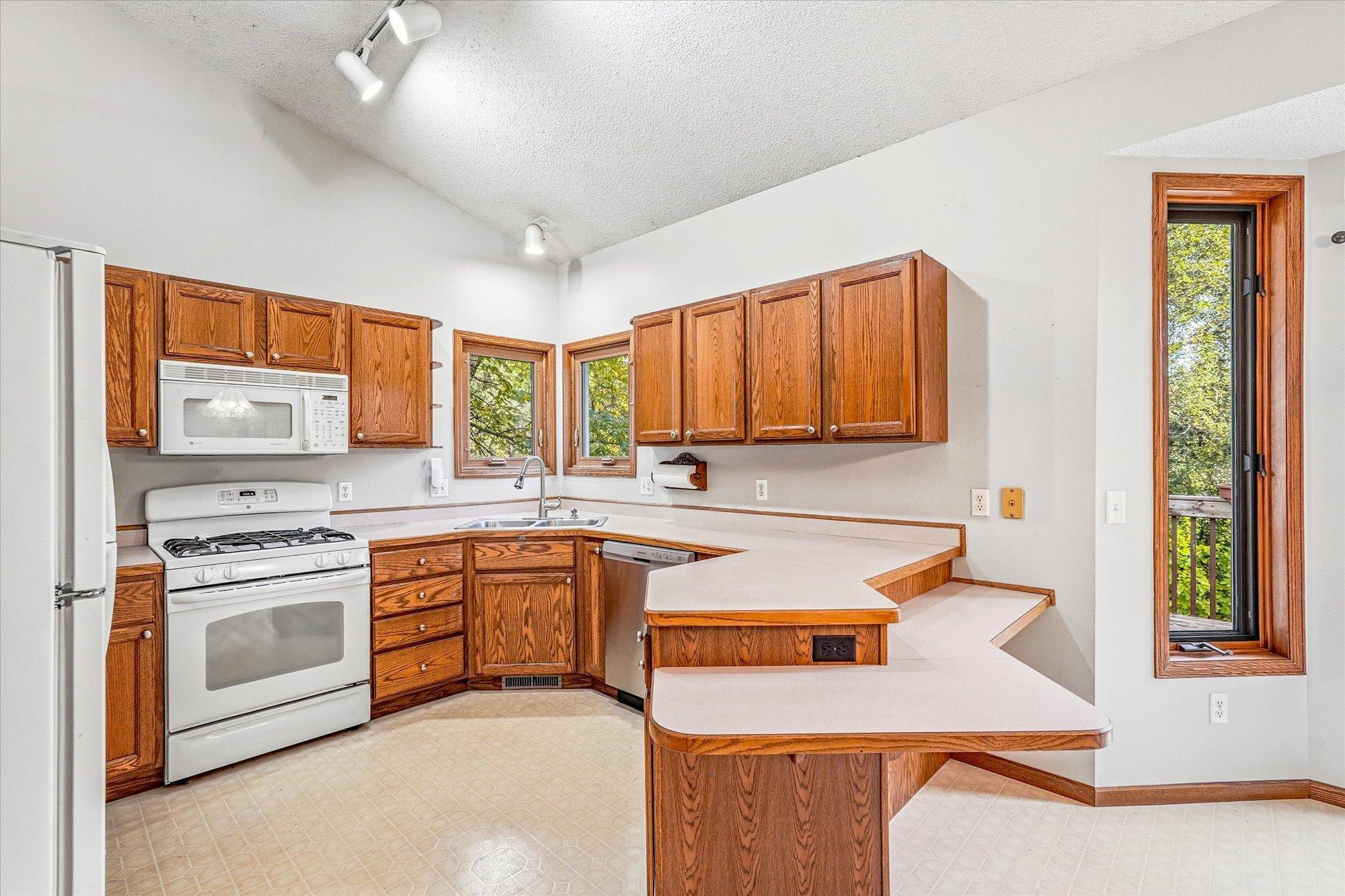 View of Residential at 13025 Forest Glen Drive, Burnsville MN 55337, Burnsville (10 of 52) - Mike Wilen | Minnesota Team Real Estate