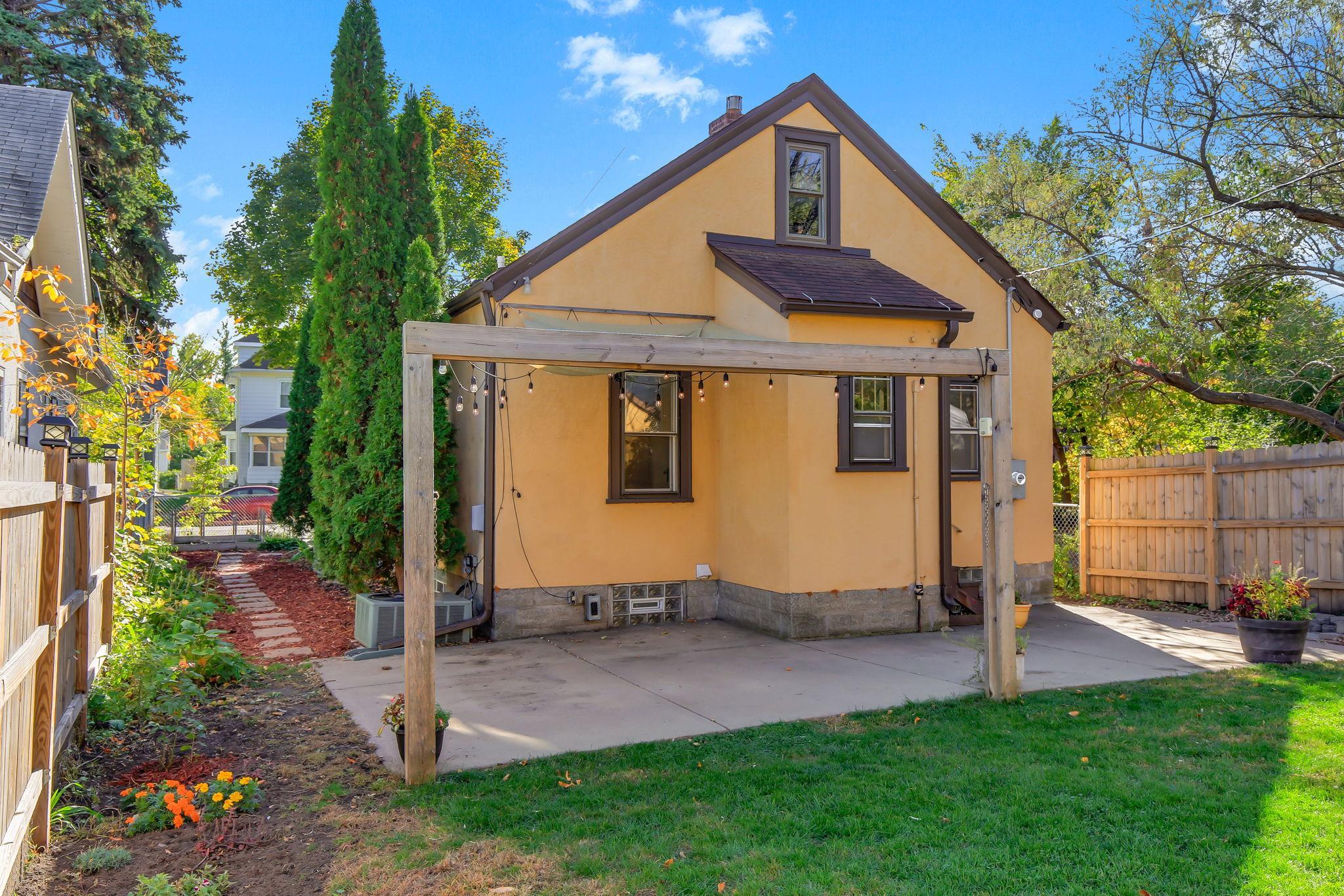 View of Residential at 1327 Thomas Avenue, Saint Paul MN 55104, Saint Paul (27 of 35) - Mike Wilen | Minnesota Team Real Estate