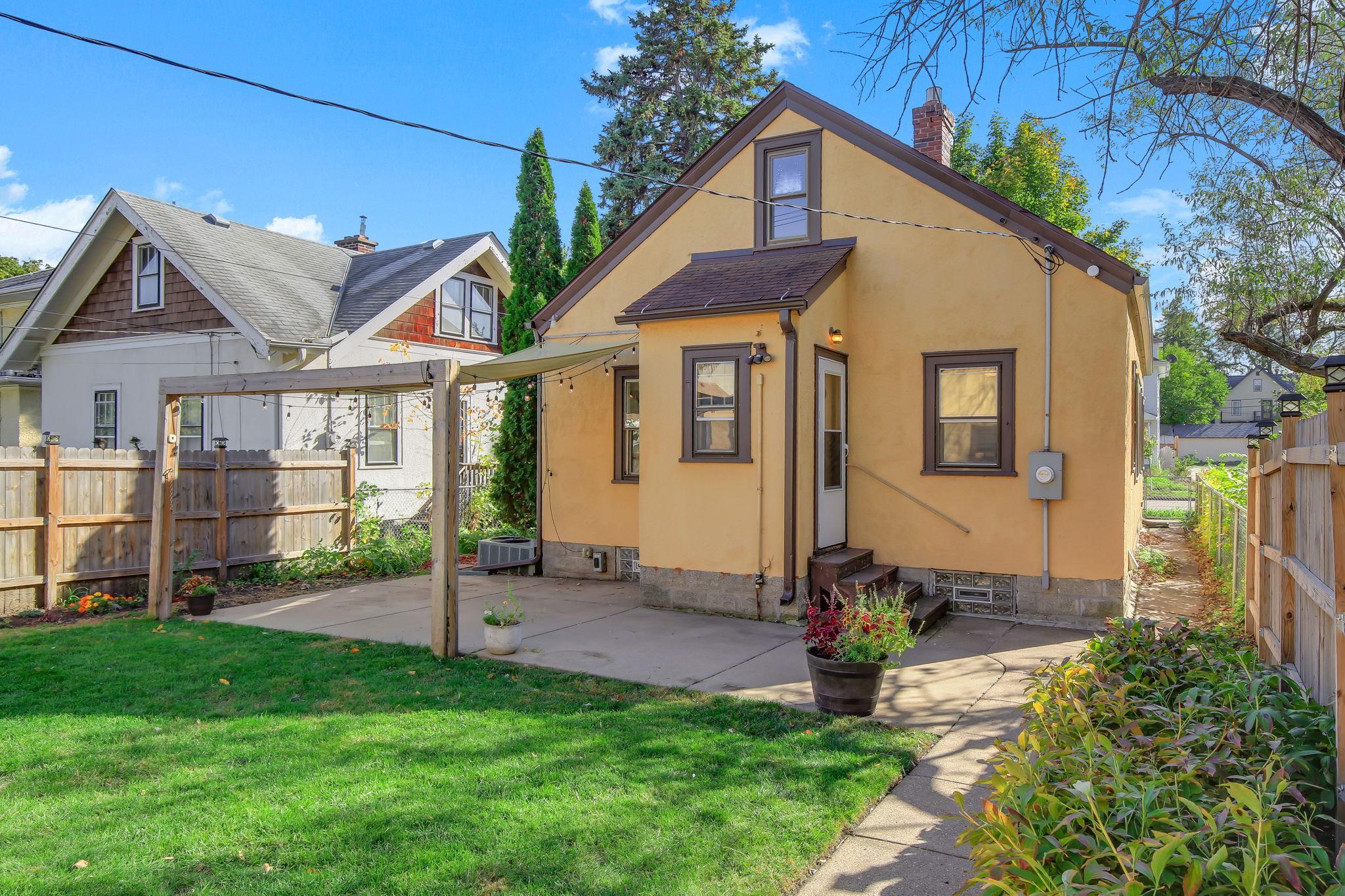 View of Residential at 1327 Thomas Avenue, Saint Paul MN 55104, Saint Paul (26 of 35) - Mike Wilen | Minnesota Team Real Estate