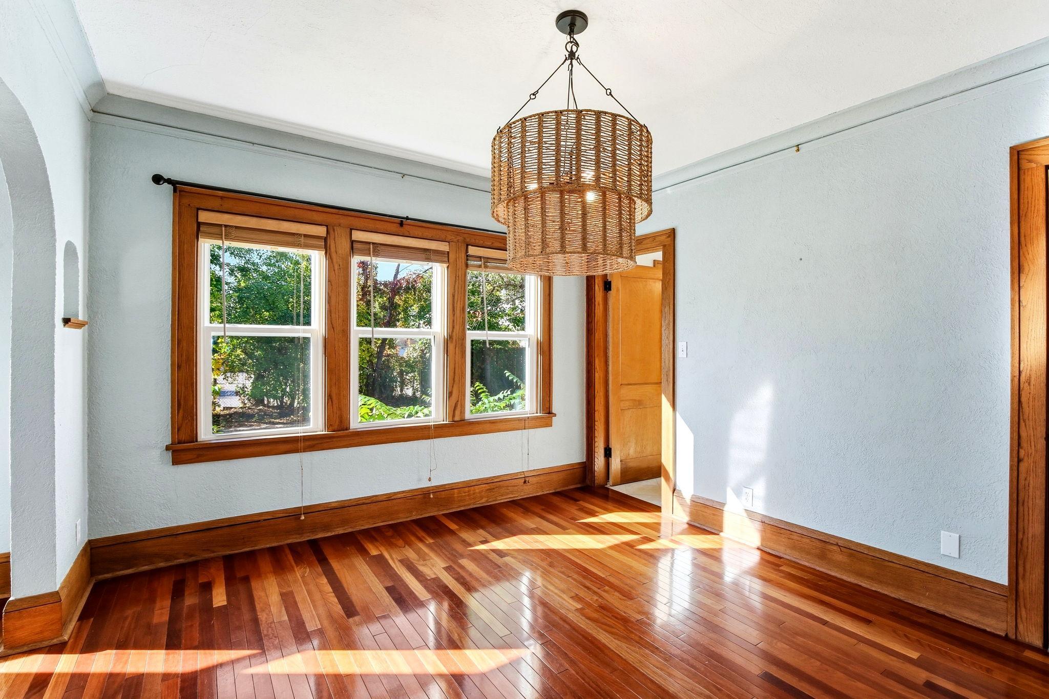 View of Residential at 1327 Thomas Avenue, Saint Paul MN 55104, Saint Paul (8 of 35) - Mike Wilen | Minnesota Team Real Estate