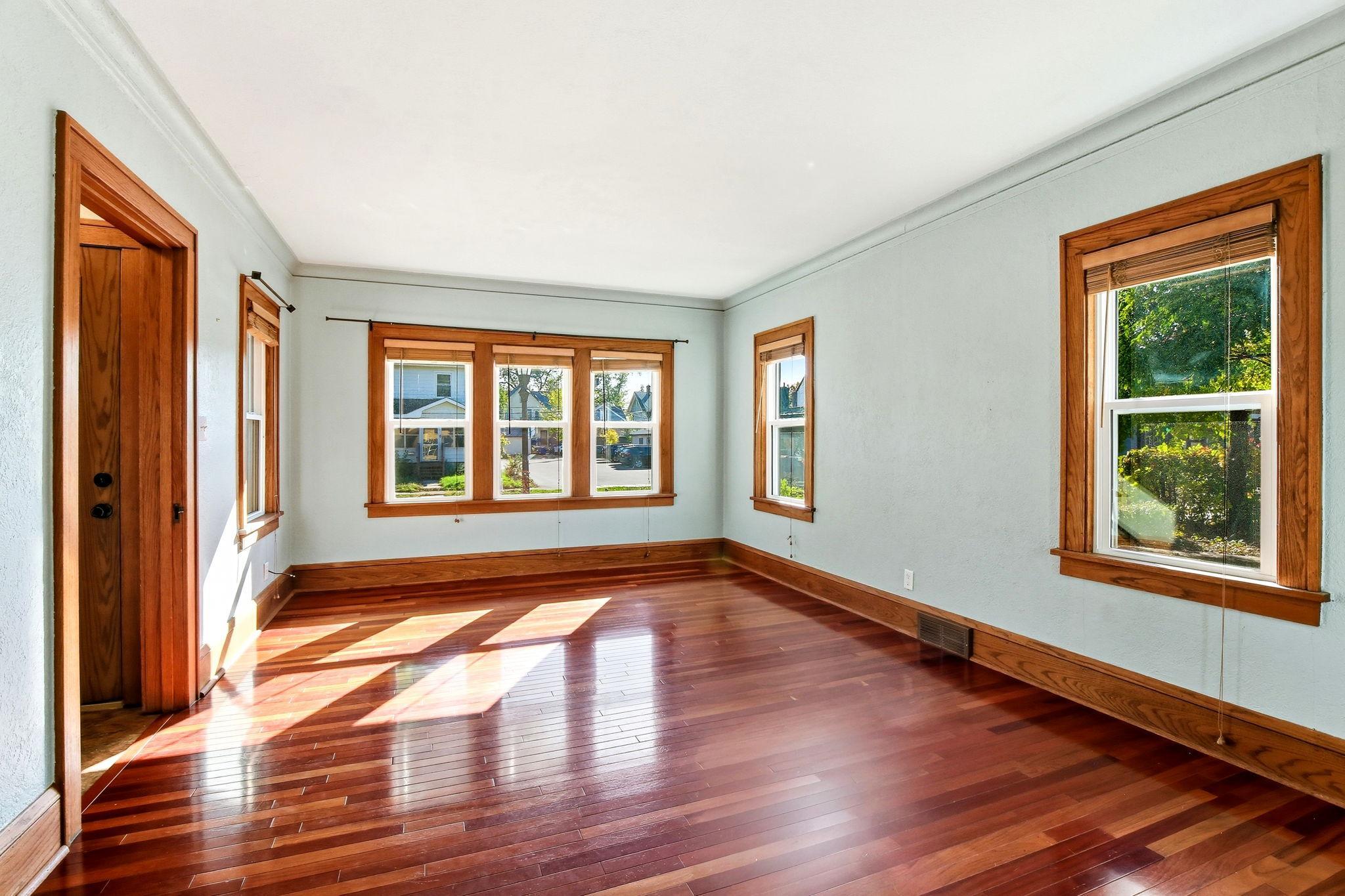 View of Residential at 1327 Thomas Avenue, Saint Paul MN 55104, Saint Paul (6 of 35) - Mike Wilen | Minnesota Team Real Estate