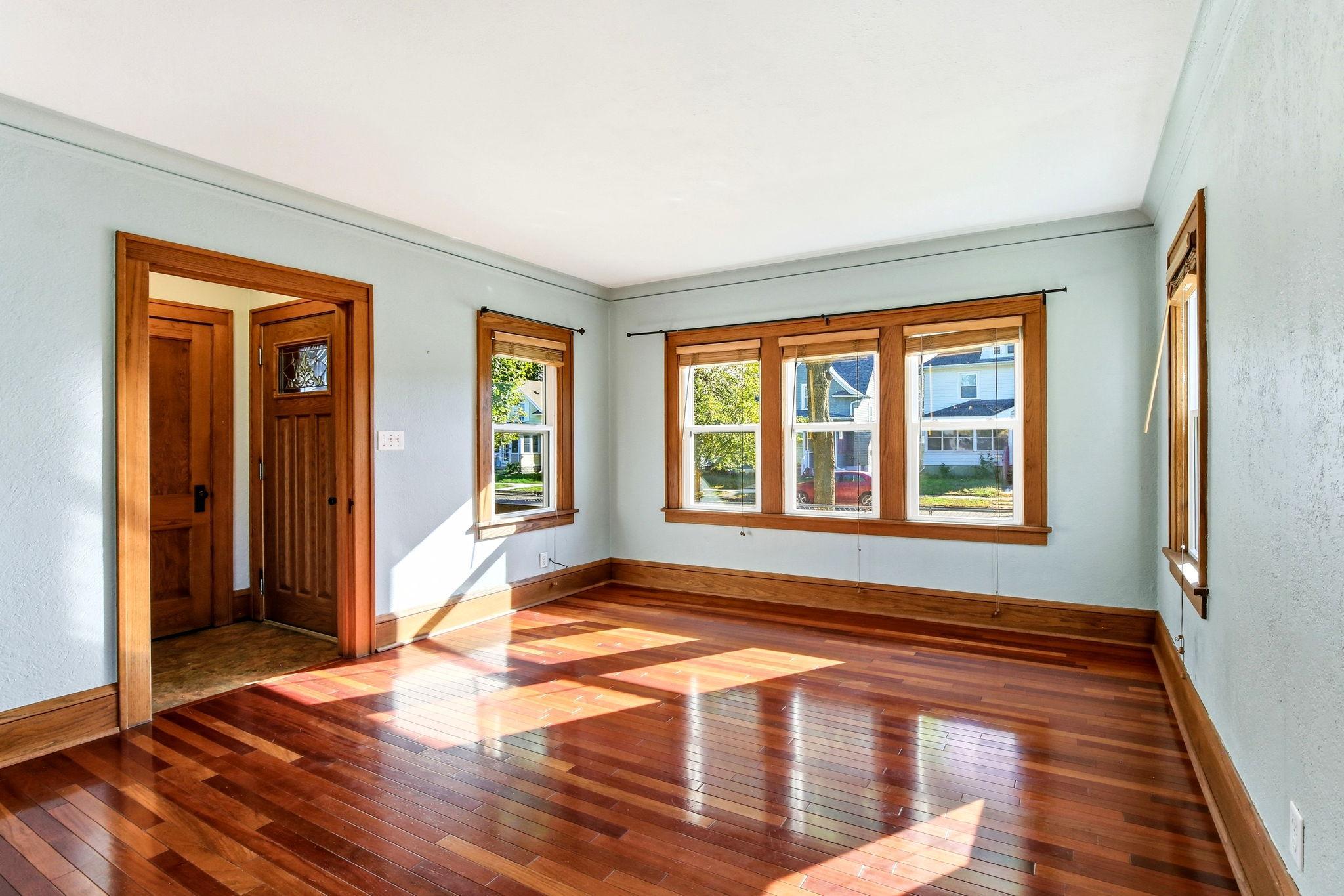 View of Residential at 1327 Thomas Avenue, Saint Paul MN 55104, Saint Paul (3 of 35) - Mike Wilen | Minnesota Team Real Estate