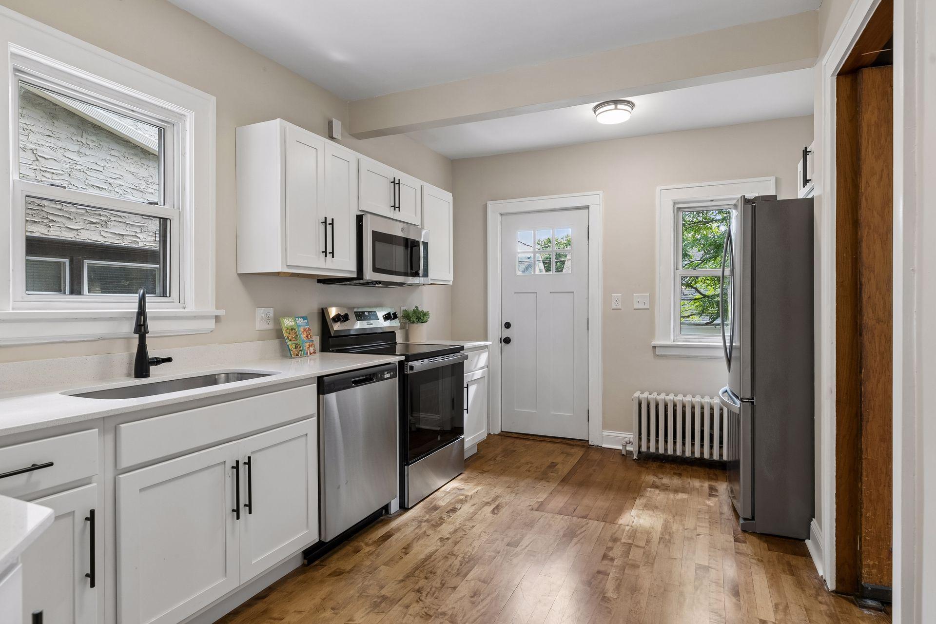 View of Residential at 1078 Edmund Avenue, Saint Paul MN 55104, Saint Paul (14 of 40) - Mike Wilen | Minnesota Team Real Estate