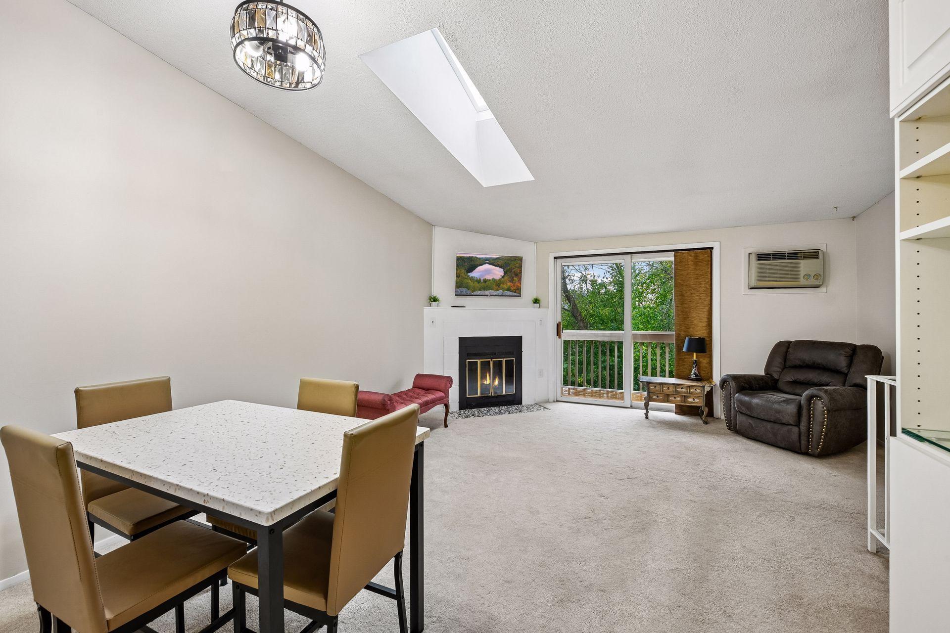 View of Residential at 17587 Pond Circle, Eden Prairie MN 55346, Eden Prairie (8 of 37) - Mike Wilen | Minnesota Team Real Estate