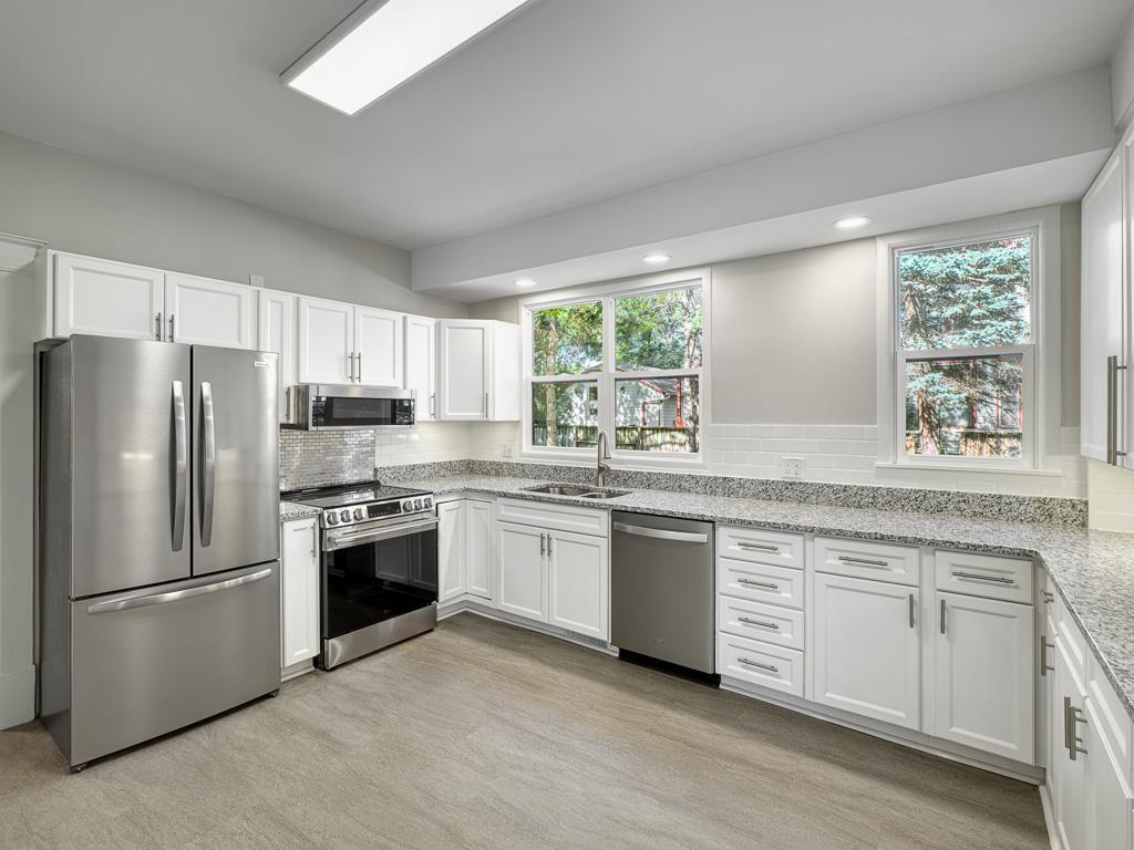 View of Residential Income at 203 Chatsworth Street, Saint Paul MN 55105, Saint Paul (7 of 46) - Mike Wilen | Minnesota Team Real Estate