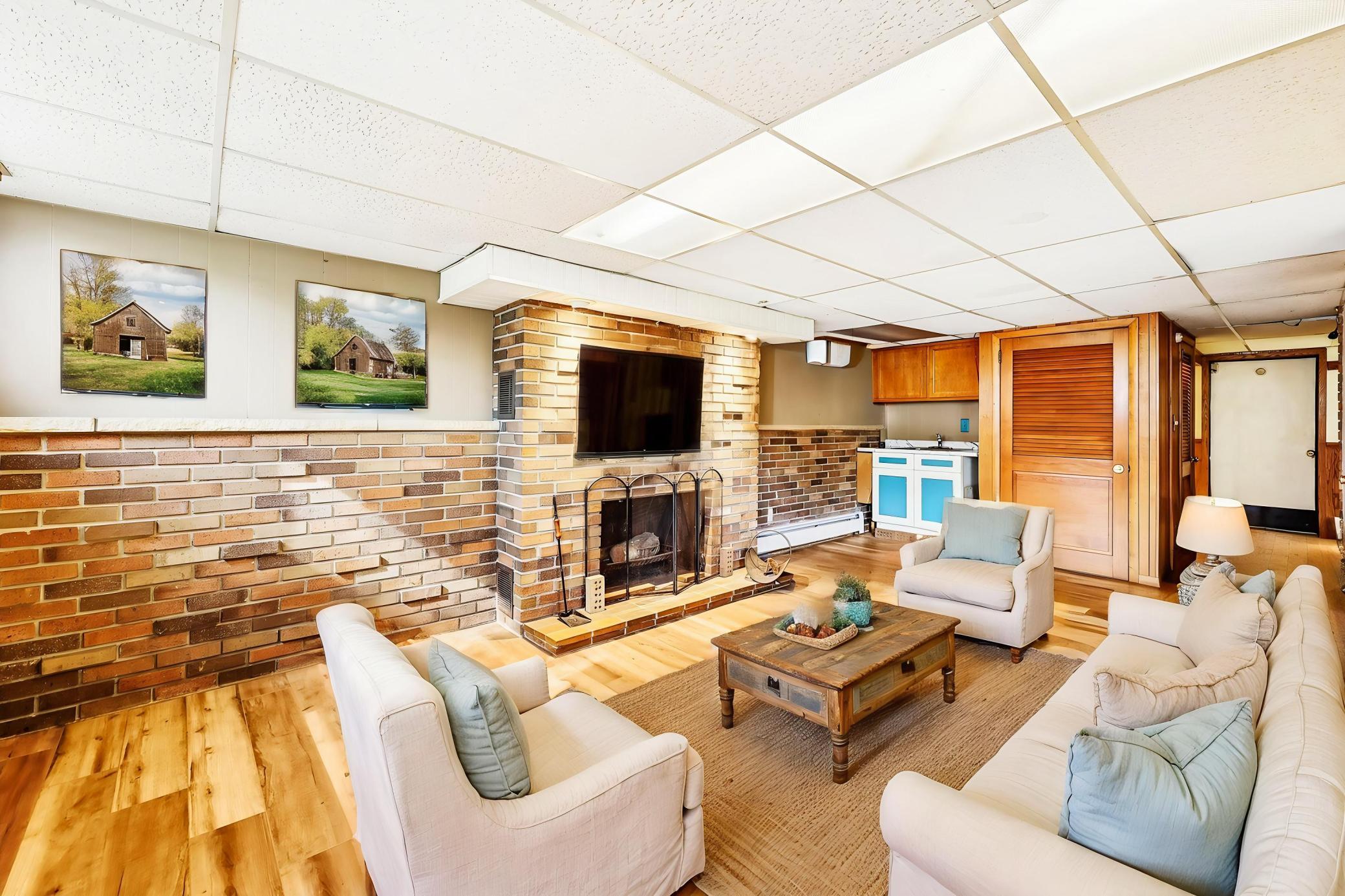 View of Residential Income at 2347 Western Avenue, Roseville MN 55113, Roseville (12 of 28) - Mike Wilen | Minnesota Team Real Estate