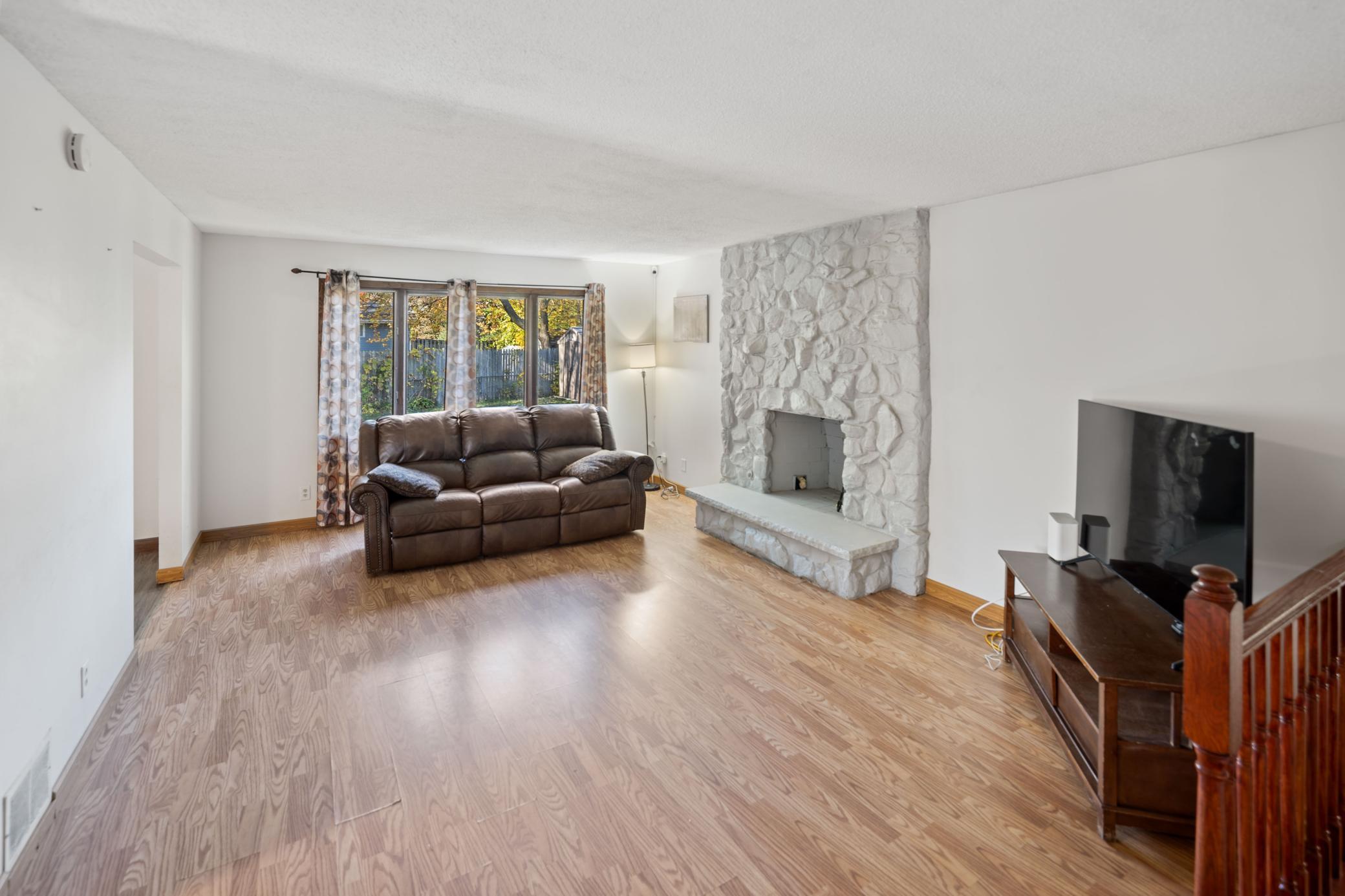 View of Residential at 6517 Edgewood Avenue, Brooklyn Park MN 55428, Brooklyn Park (5 of 21) - Mike Wilen | Minnesota Team Real Estate