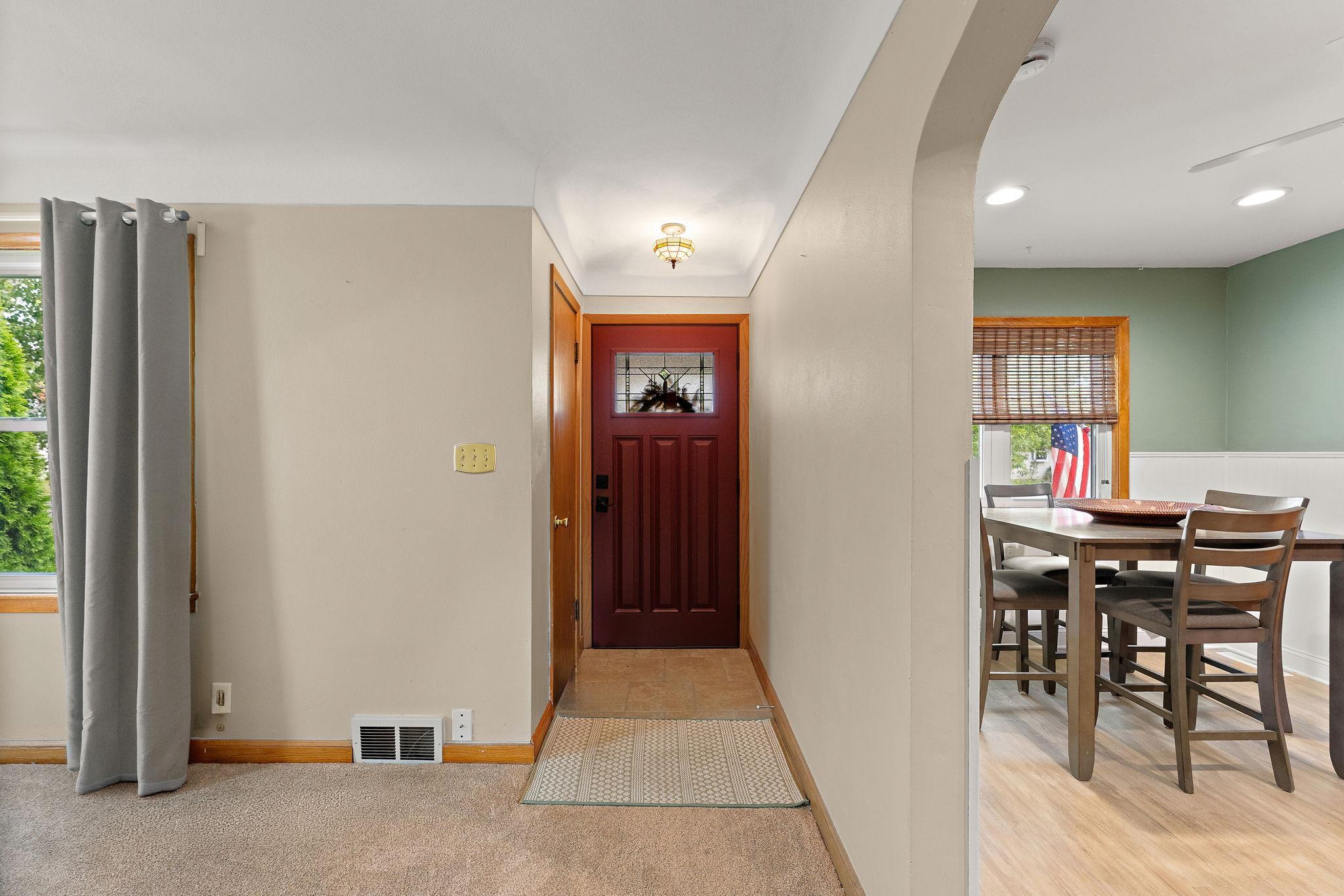 View of Residential at 828 3rd Avenue, South Saint Paul MN 55075, South Saint Paul (4 of 32) - Mike Wilen | Minnesota Team Real Estate