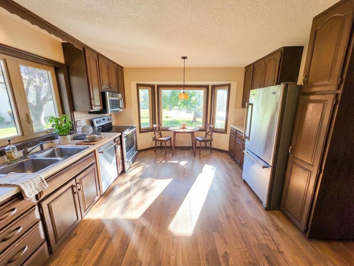 View of Residential at 1814 Twin Circle Drive, Mendota Heights MN 55118, Mendota Heights (3 of 21) - Mike Wilen | Minnesota Team Real Estate