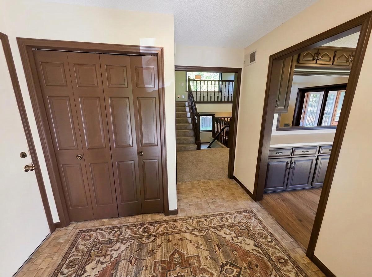 View of Residential at 1814 Twin Circle Drive, Mendota Heights MN 55118, Mendota Heights (2 of 21) - Mike Wilen | Minnesota Team Real Estate