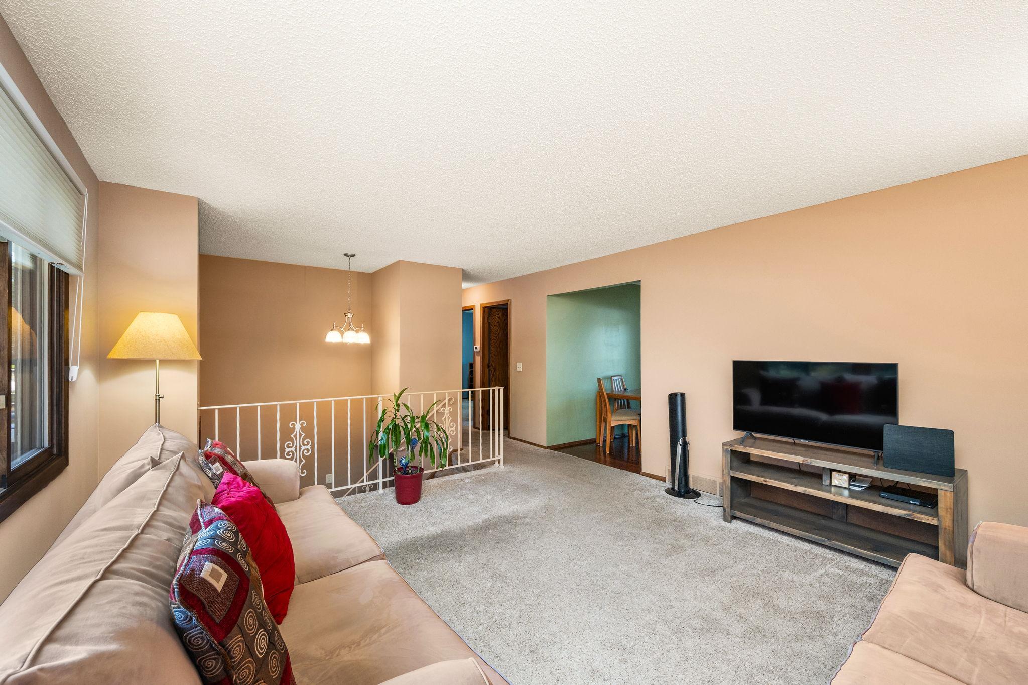 View of Residential at 7501 James Avenue, Brooklyn Park MN 55444, Brooklyn Park (5 of 28) - Mike Wilen | Minnesota Team Real Estate