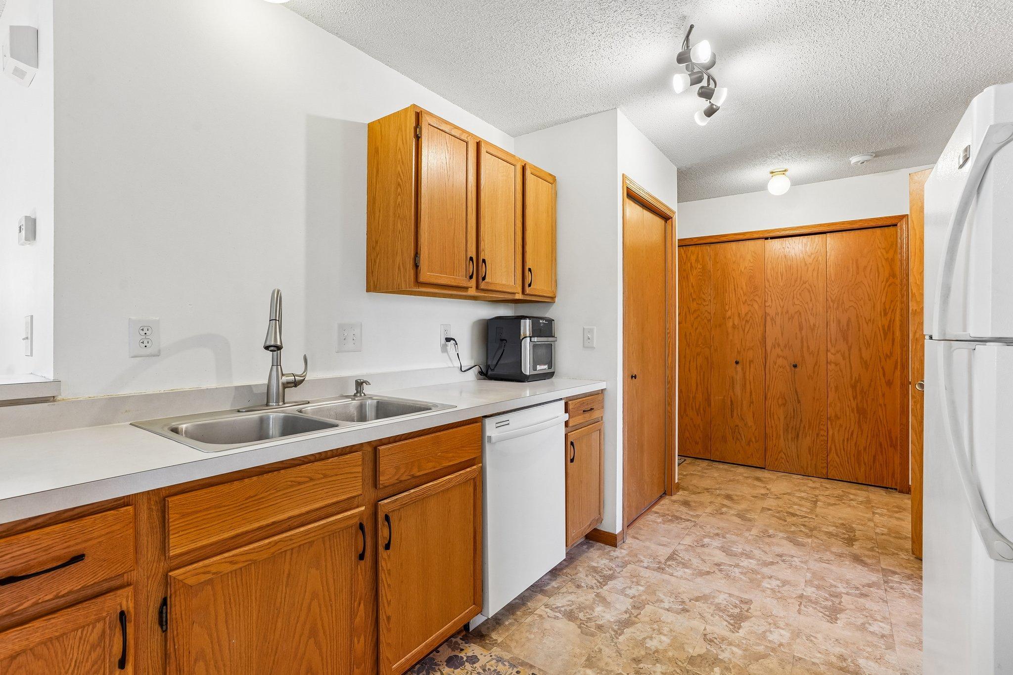 View of Residential at 987 Hillwind Road, Fridley MN 55432, Fridley (17 of 41) - Mike Wilen | Minnesota Team Real Estate