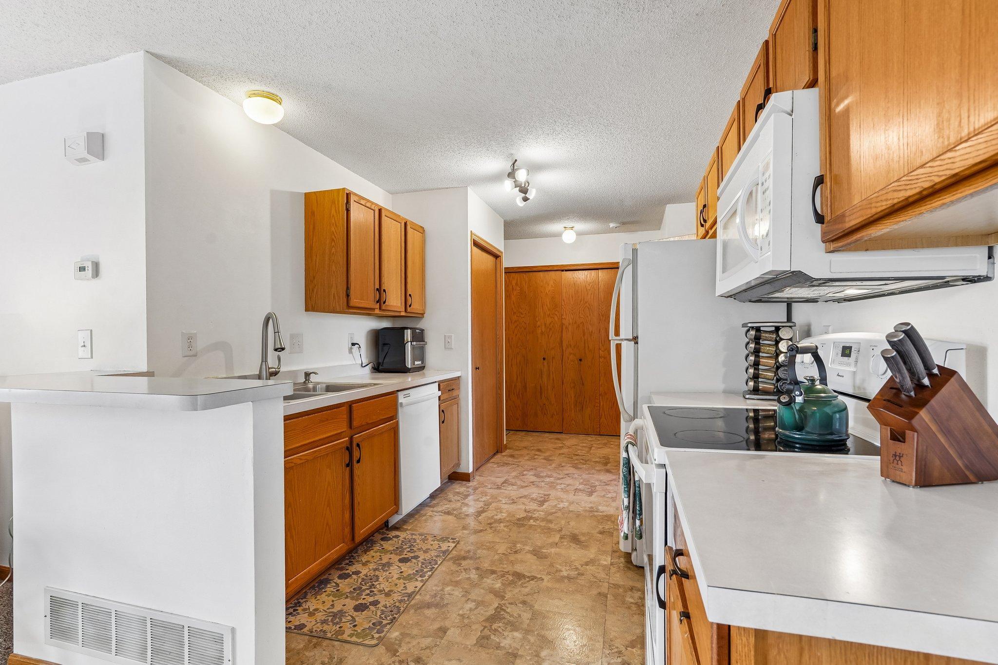 View of Residential at 987 Hillwind Road, Fridley MN 55432, Fridley (16 of 41) - Mike Wilen | Minnesota Team Real Estate