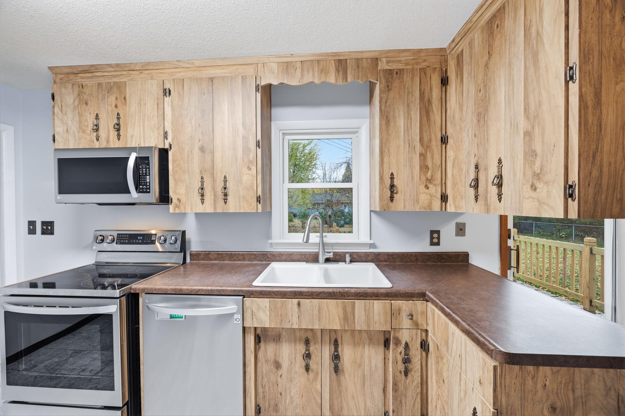 View of Residential at 8017 Noid Drive, Brooklyn Park MN 55428, Brooklyn Park (6 of 26) - Mike Wilen | Minnesota Team Real Estate