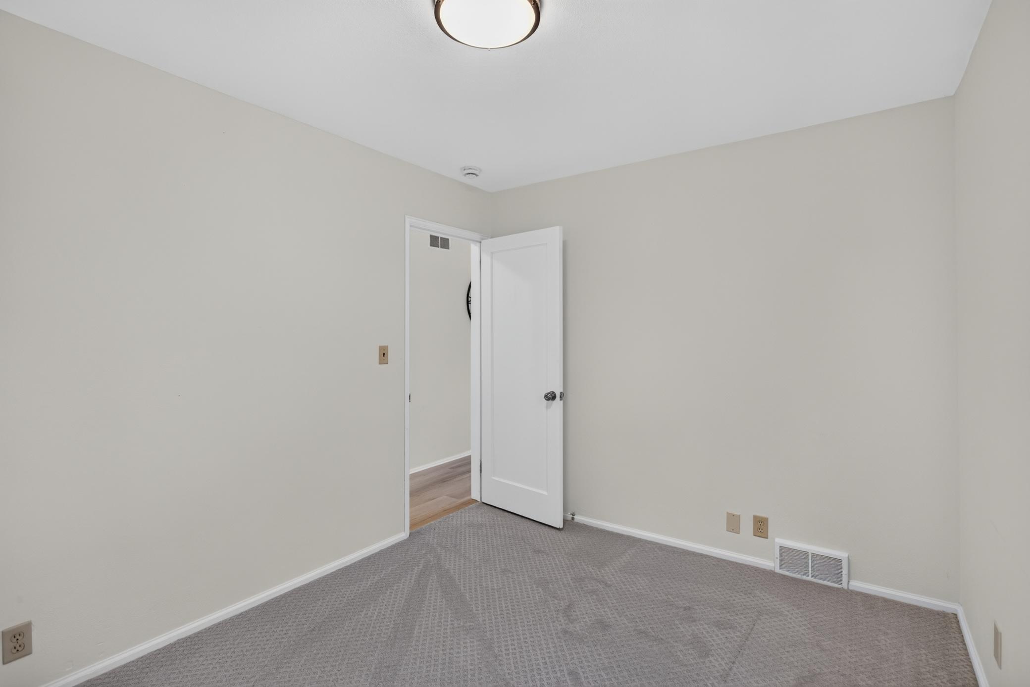 View of Residential at 7209 Queen Avenue, Richfield MN 55423, Richfield (14 of 28) - Mike Wilen | Minnesota Team Real Estate