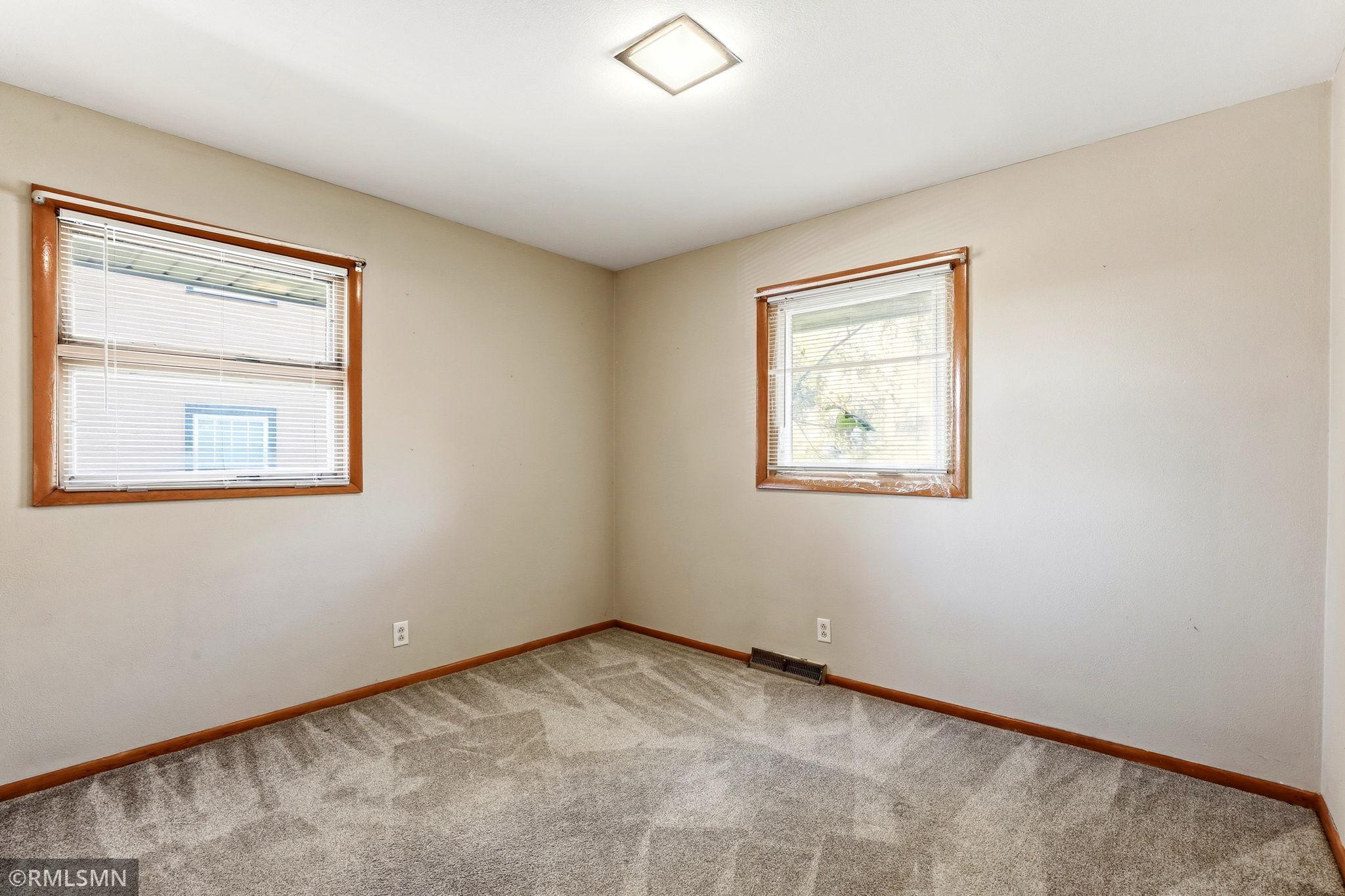 View of Residential Income at 1530 Reaney Avenue, Saint Paul MN 55106, Saint Paul (6 of 11) - Mike Wilen | Minnesota Team Real Estate